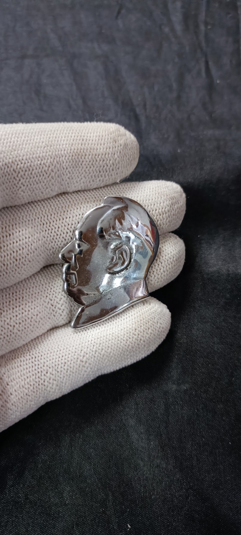 杂项拍卖，满百包邮，可以寄存！ 美品小王佩戴同款毛主席像章！