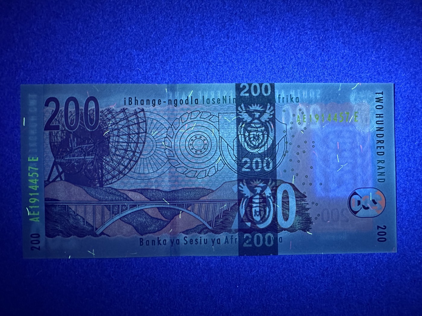 《张总收藏》127期-外币精品汇 南非200兰特 UNC 2005年非洲豹