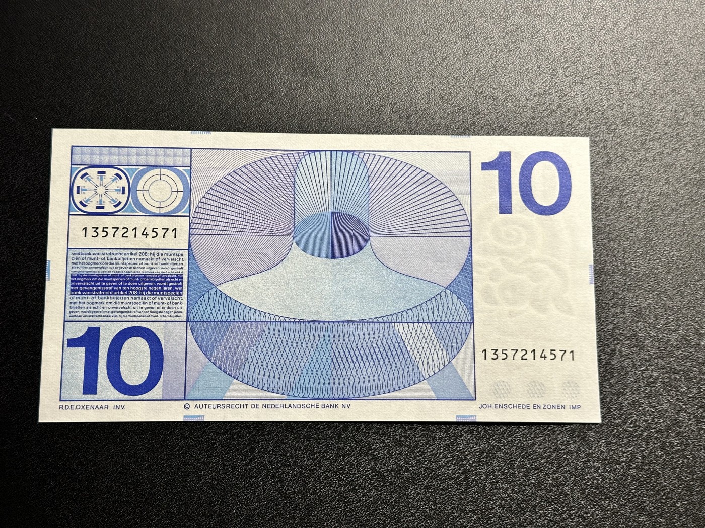 《外钞收藏家》第三百三十期 1968年荷兰人像版10盾 全新UNC