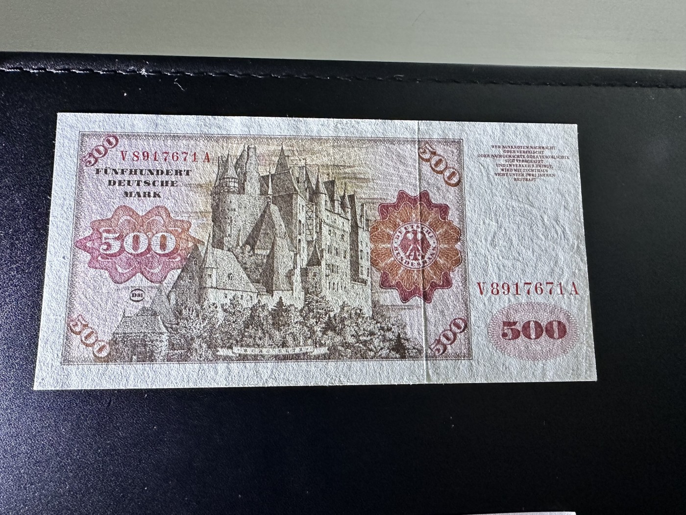 《外钞收藏家》第三百三十一期 1960年德国500马克 大副 AU品相 有折 一个角荧光有癍