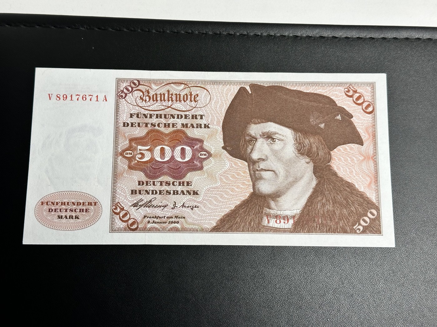 《外钞收藏家》第三百三十一期 1960年德国500马克 大副 AU品相 有折 一个角荧光有癍