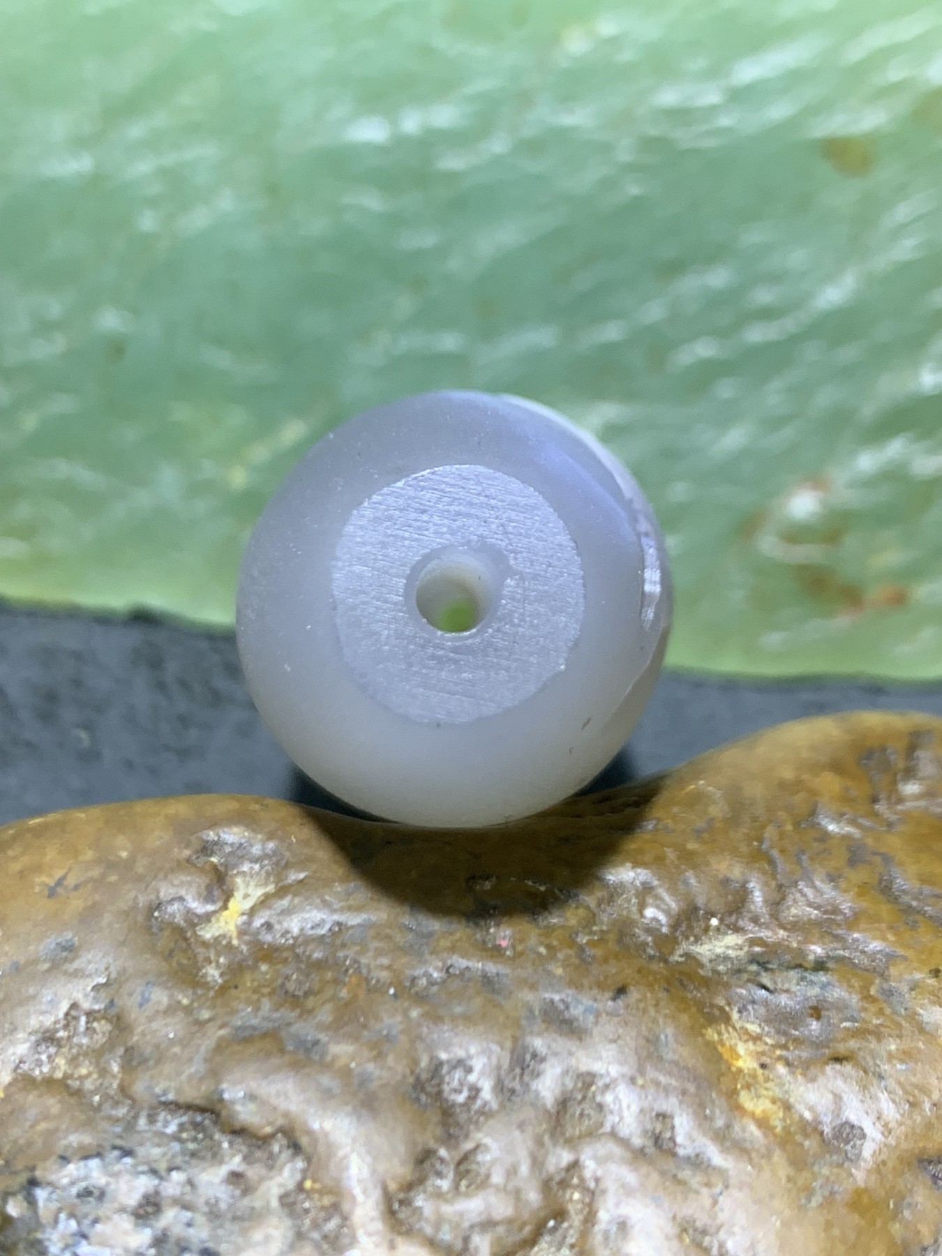 精美亚光高玉化巴西玛瑙手工俏色巧雕画眉大桶珠一个！