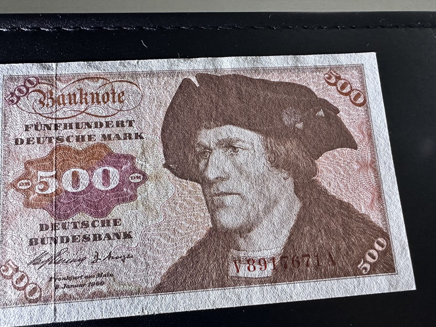 《外钞收藏家》第三百三十一期 1960年德国500马克 大副 AU品相 有折 一个角荧光有癍