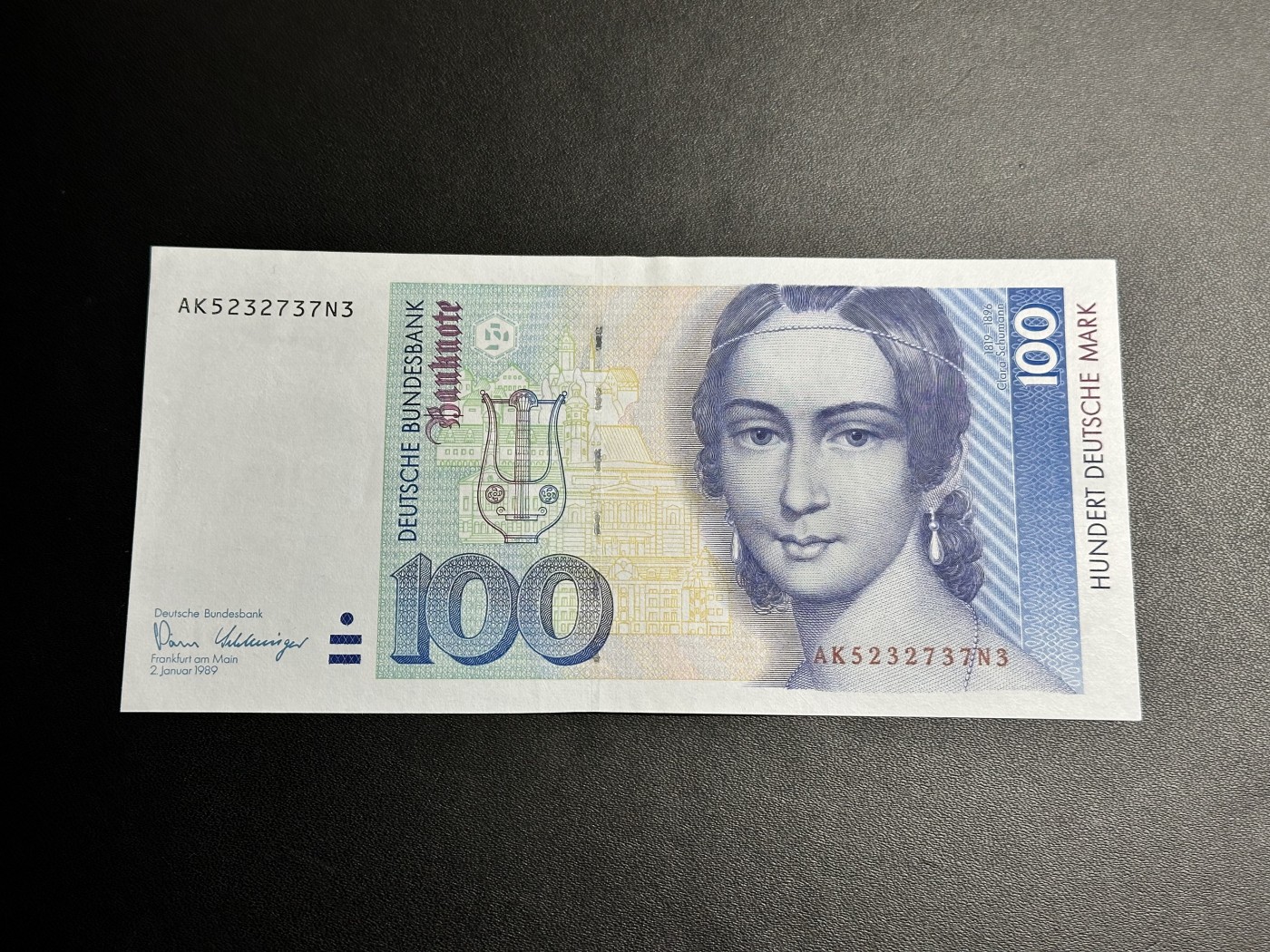 《外钞收藏家》第三百三十期 1989年德国100马克 克拉拉 UNC- 有压痕