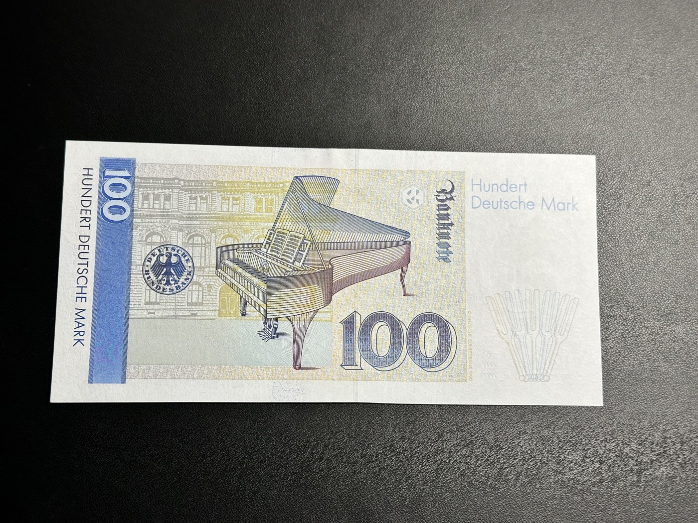 《外钞收藏家》第三百三十期 1989年德国100马克 克拉拉 UNC- 有压痕