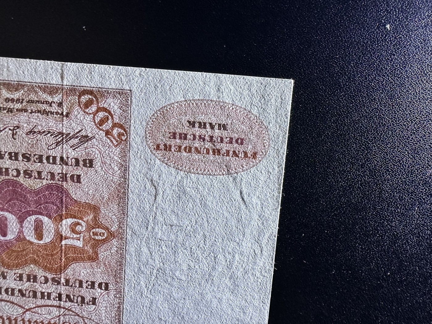 《外钞收藏家》第三百三十一期 1960年德国500马克 大副 AU品相 有折 一个角荧光有癍