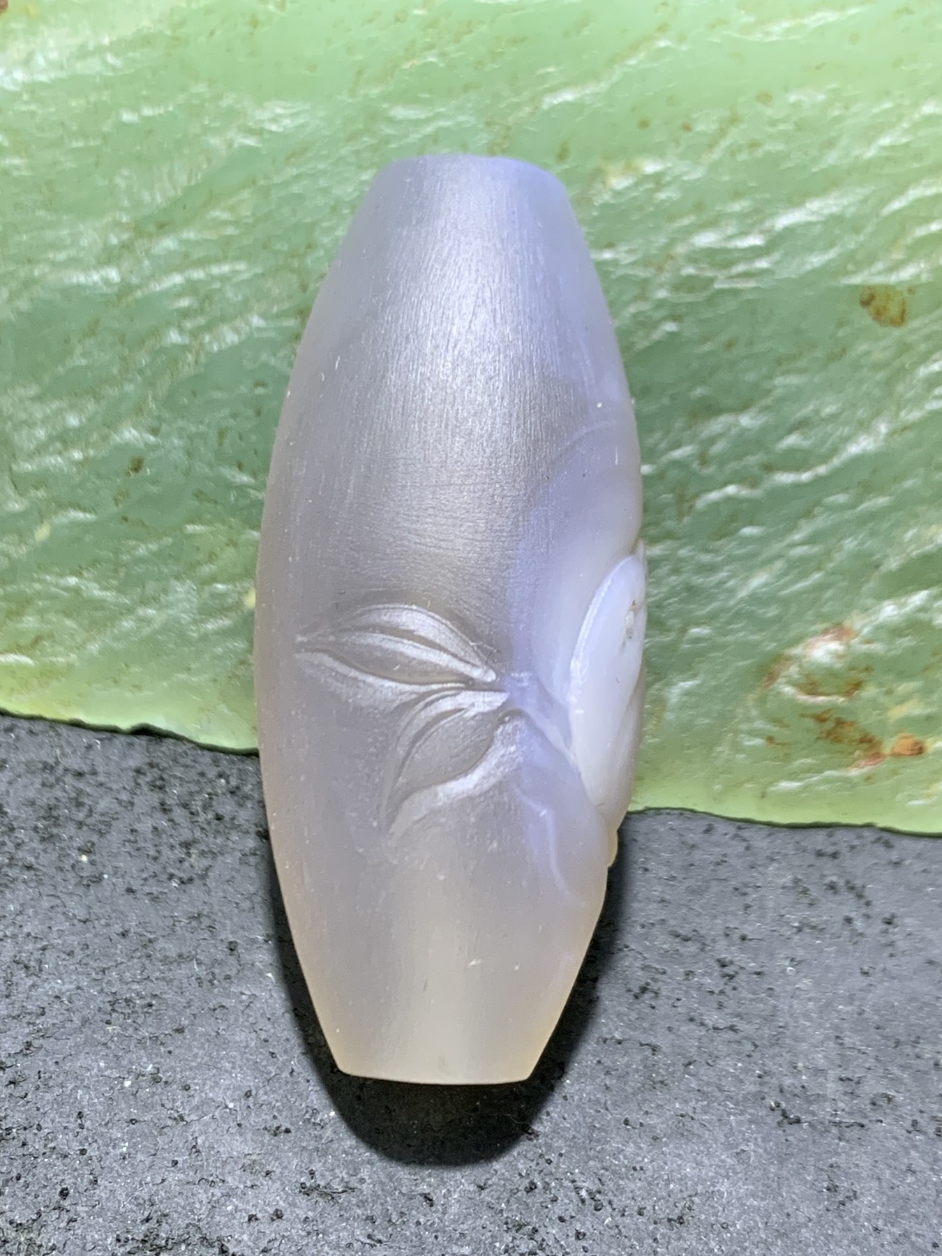精美亚光高玉化巴西玛瑙手工俏色巧雕画眉大桶珠一个！