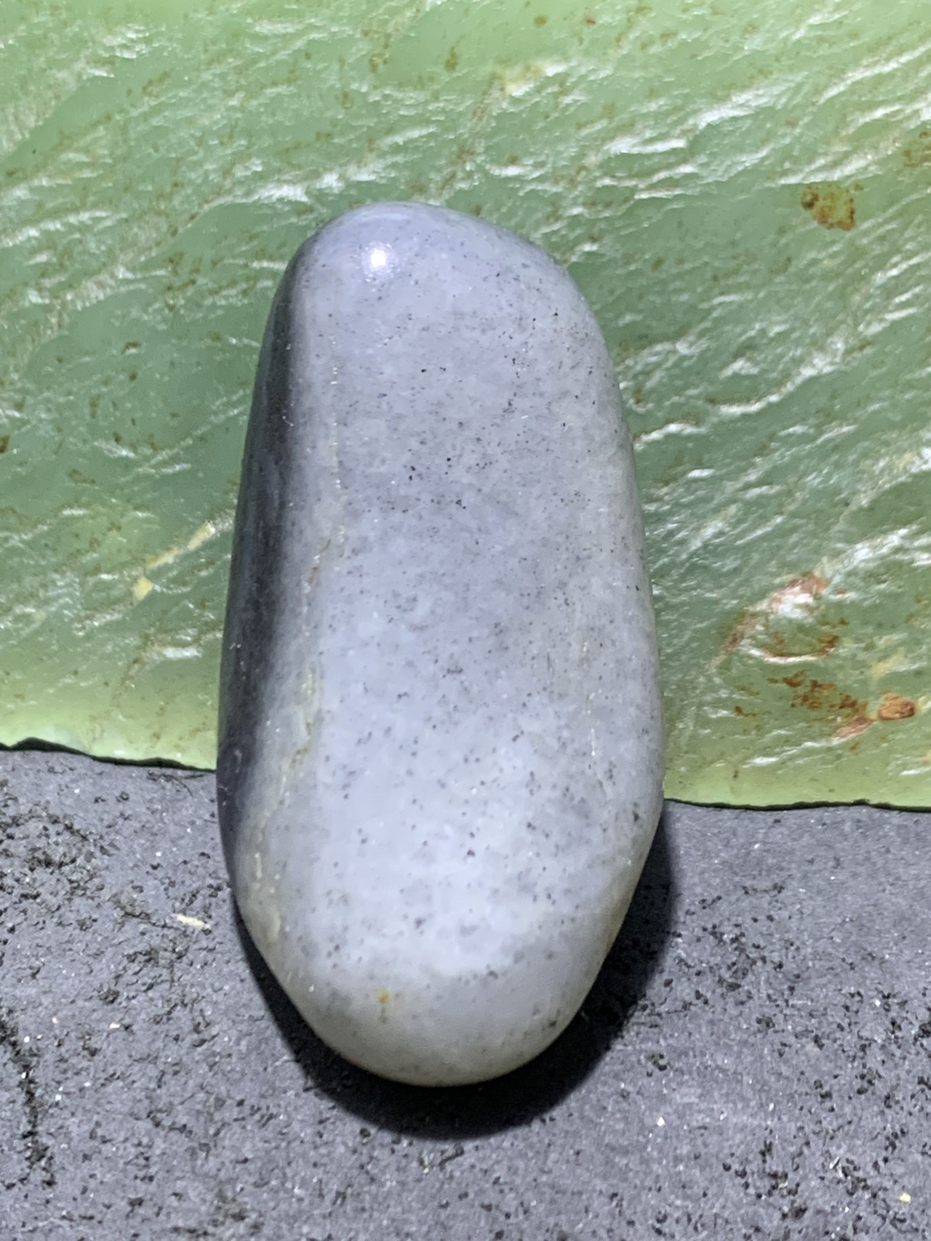 精美和田玉青花独籽一颗