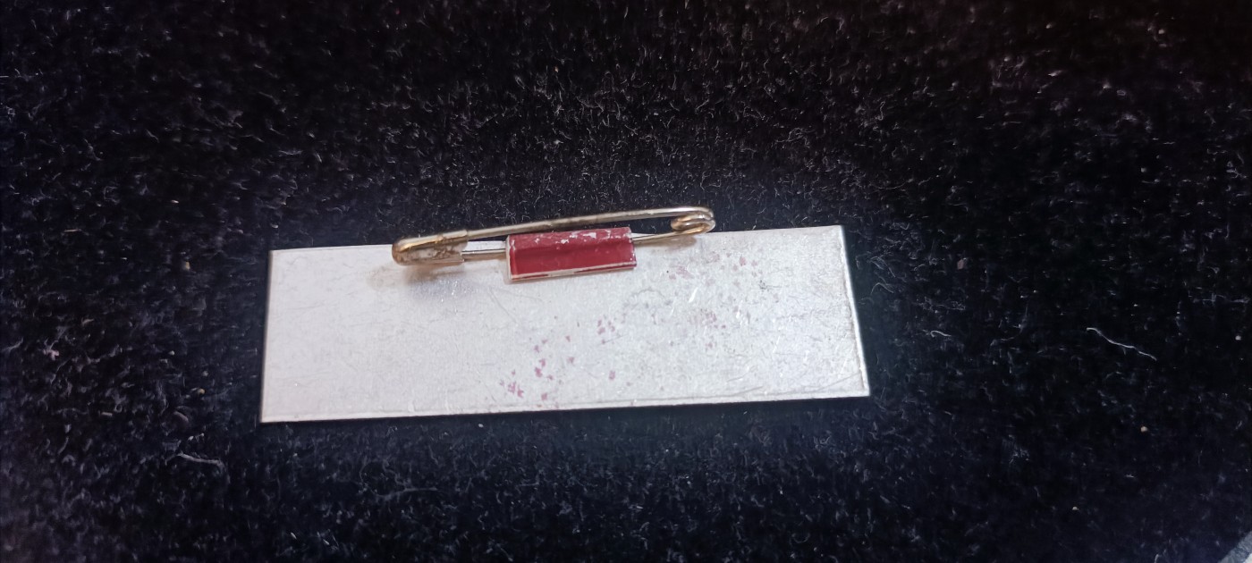 杂项拍卖，满百包邮，可以寄存！ 五六十年代为人民服务徽章