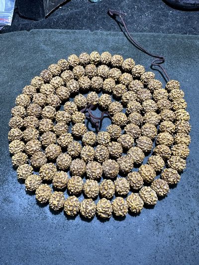 精美黄皮飞碟桩小金刚108手串一条。 - 精美黄皮飞碟桩小金刚108手串一条。