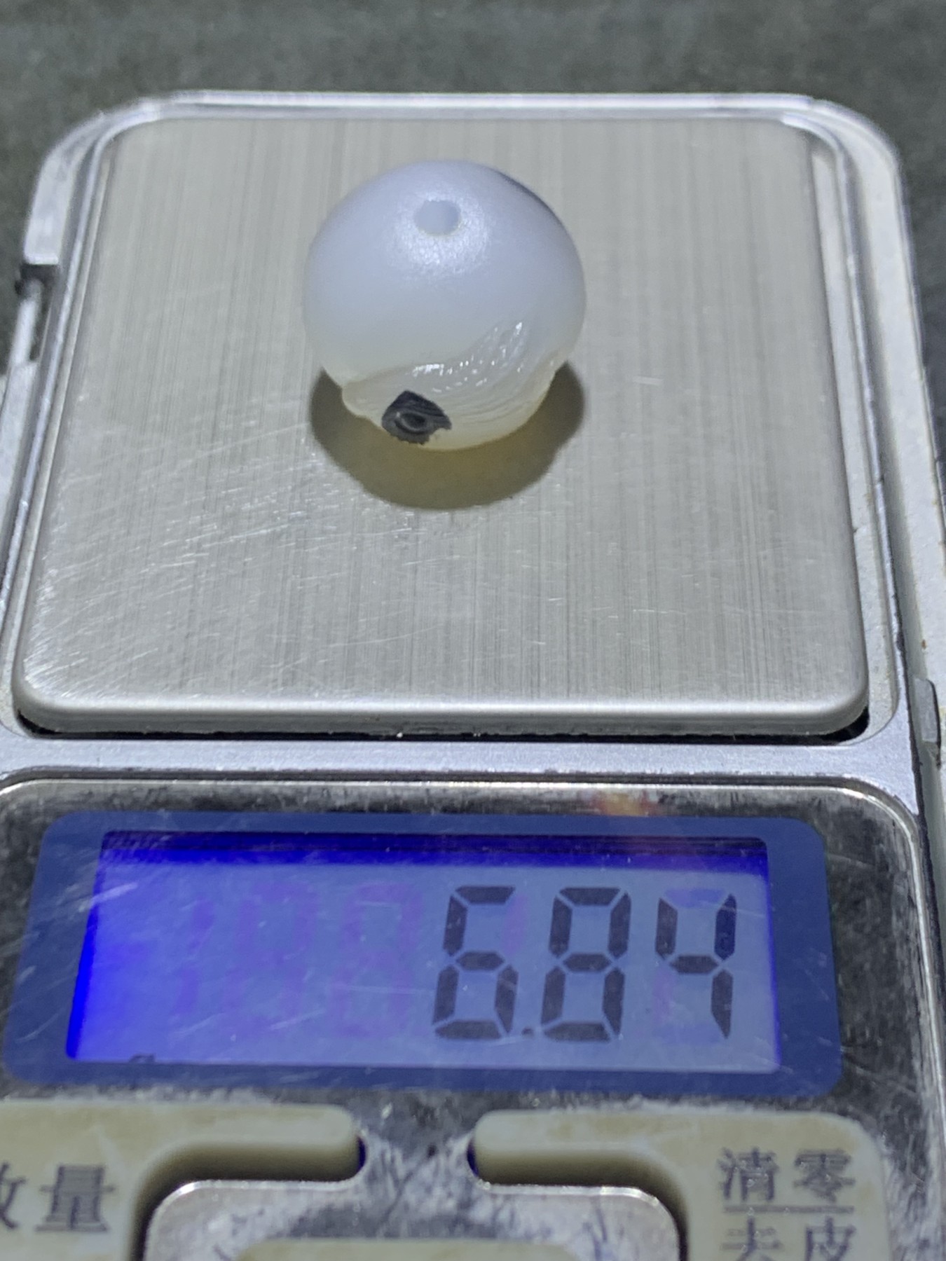 精美高玉化亚光原皮海洋玉髓手工俏色巧雕鹦鹉随形圆珠一个