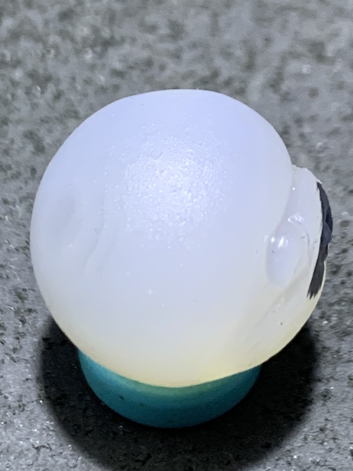精美高玉化亚光原皮海洋玉髓手工俏色巧雕鹦鹉随形圆珠一个