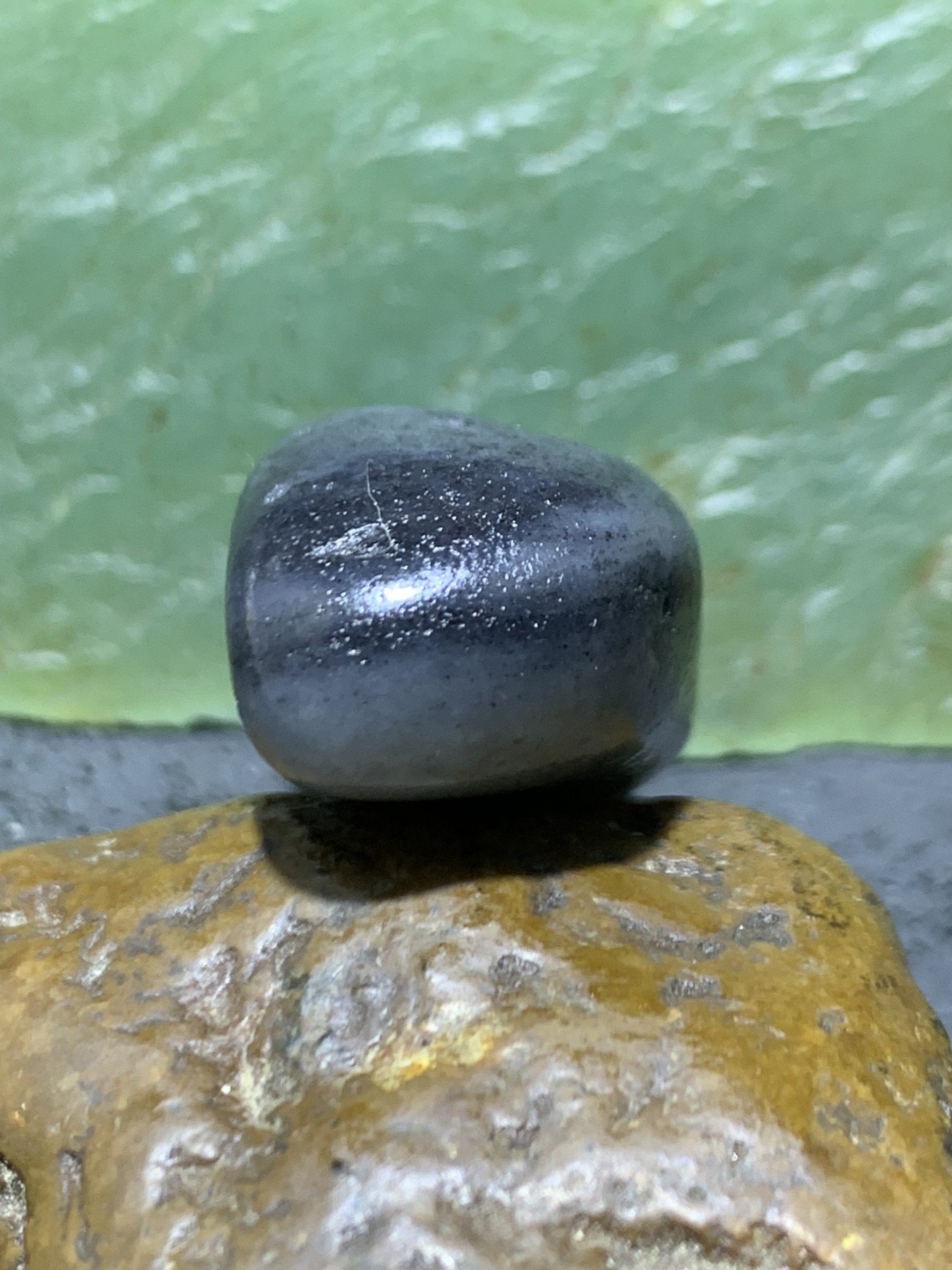 精美和田玉青花独籽一颗