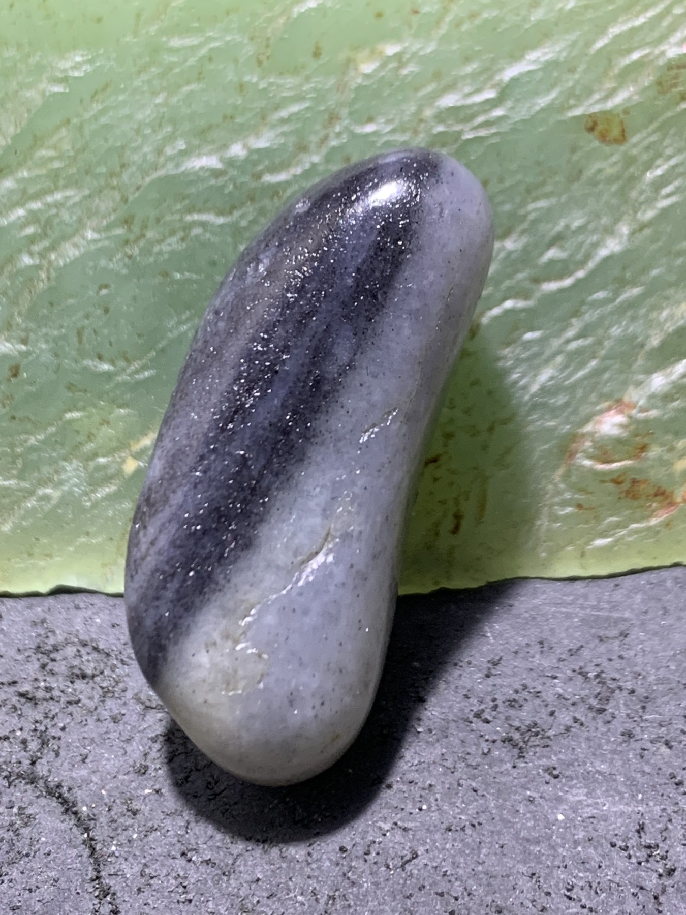 精美和田玉青花独籽一颗