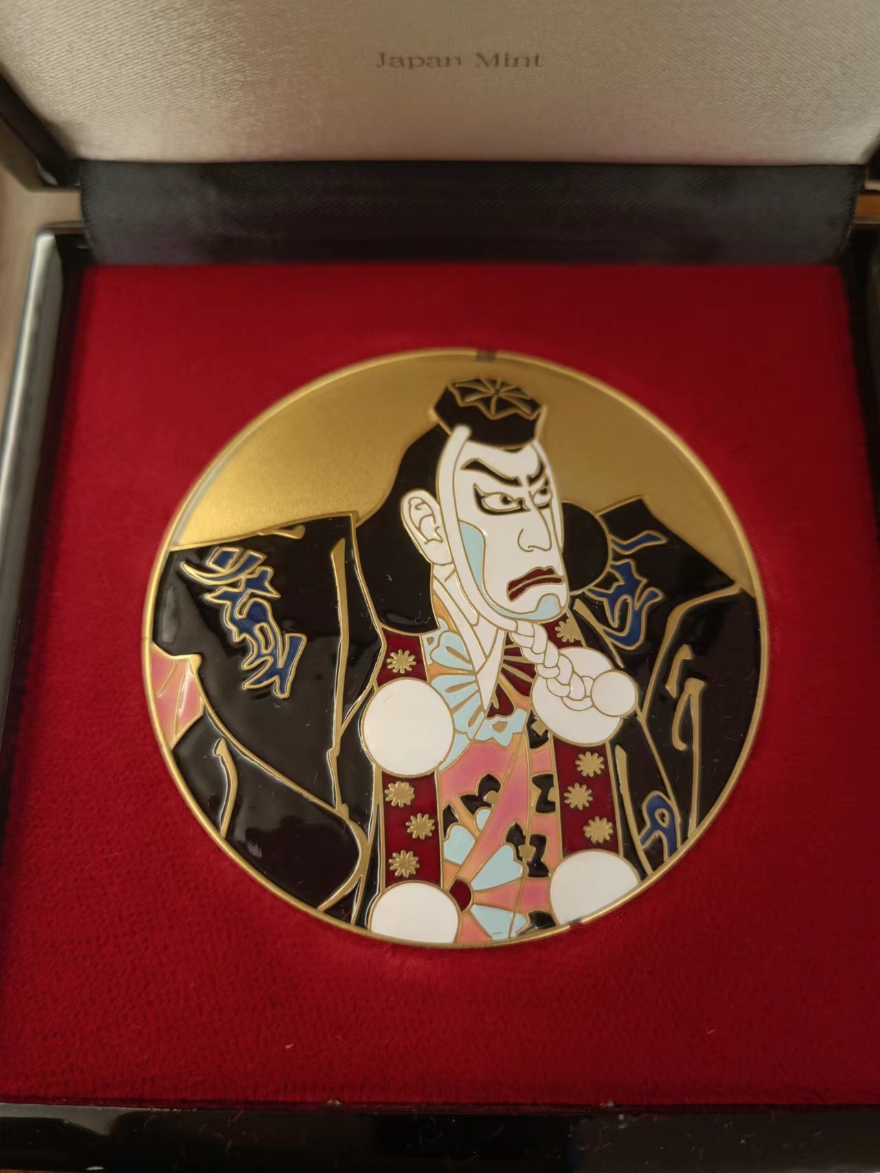 日本七宝银章，163.5g，轻微瑕疵，盒子有开裂