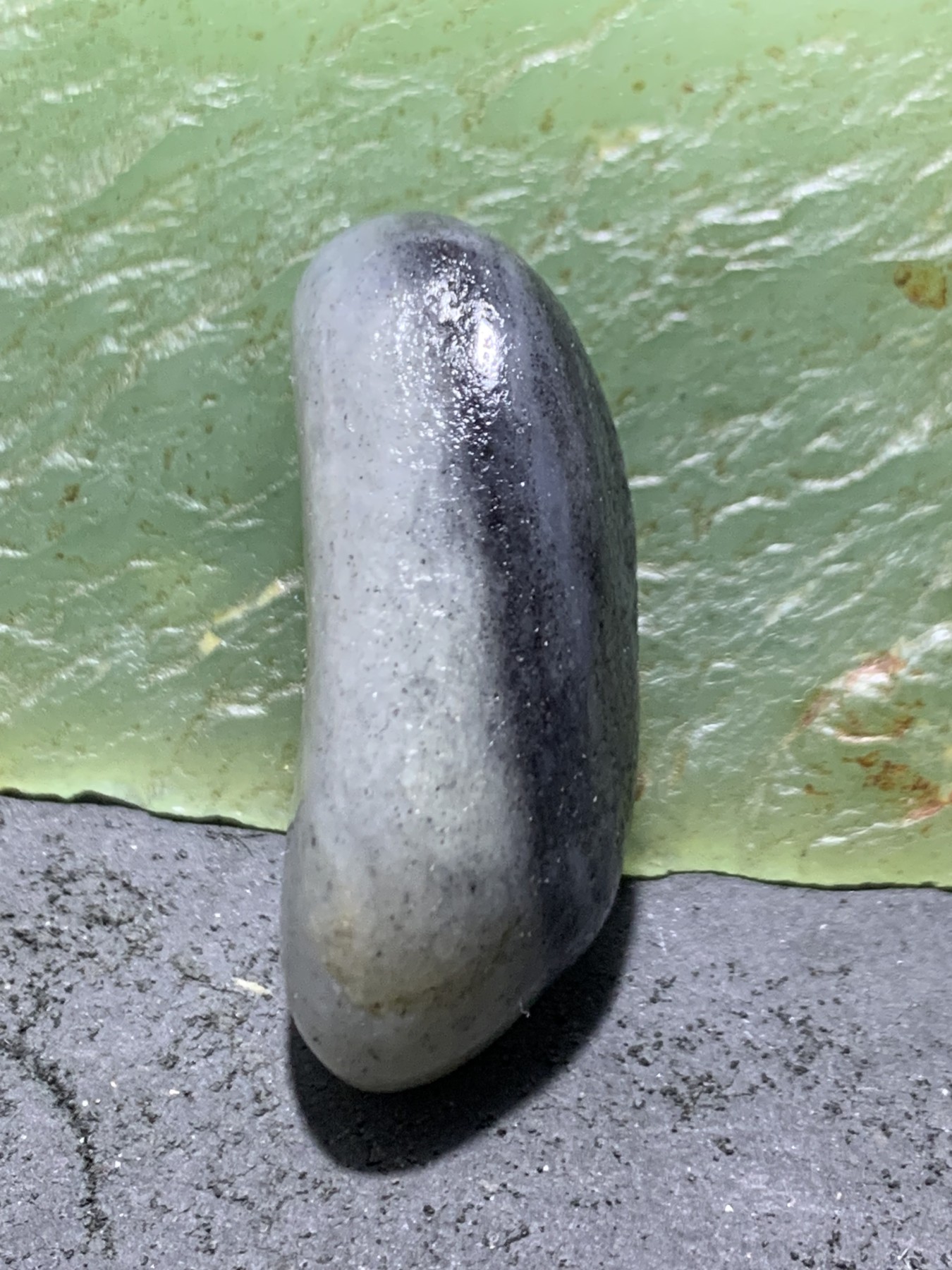 精美和田玉青花独籽一颗