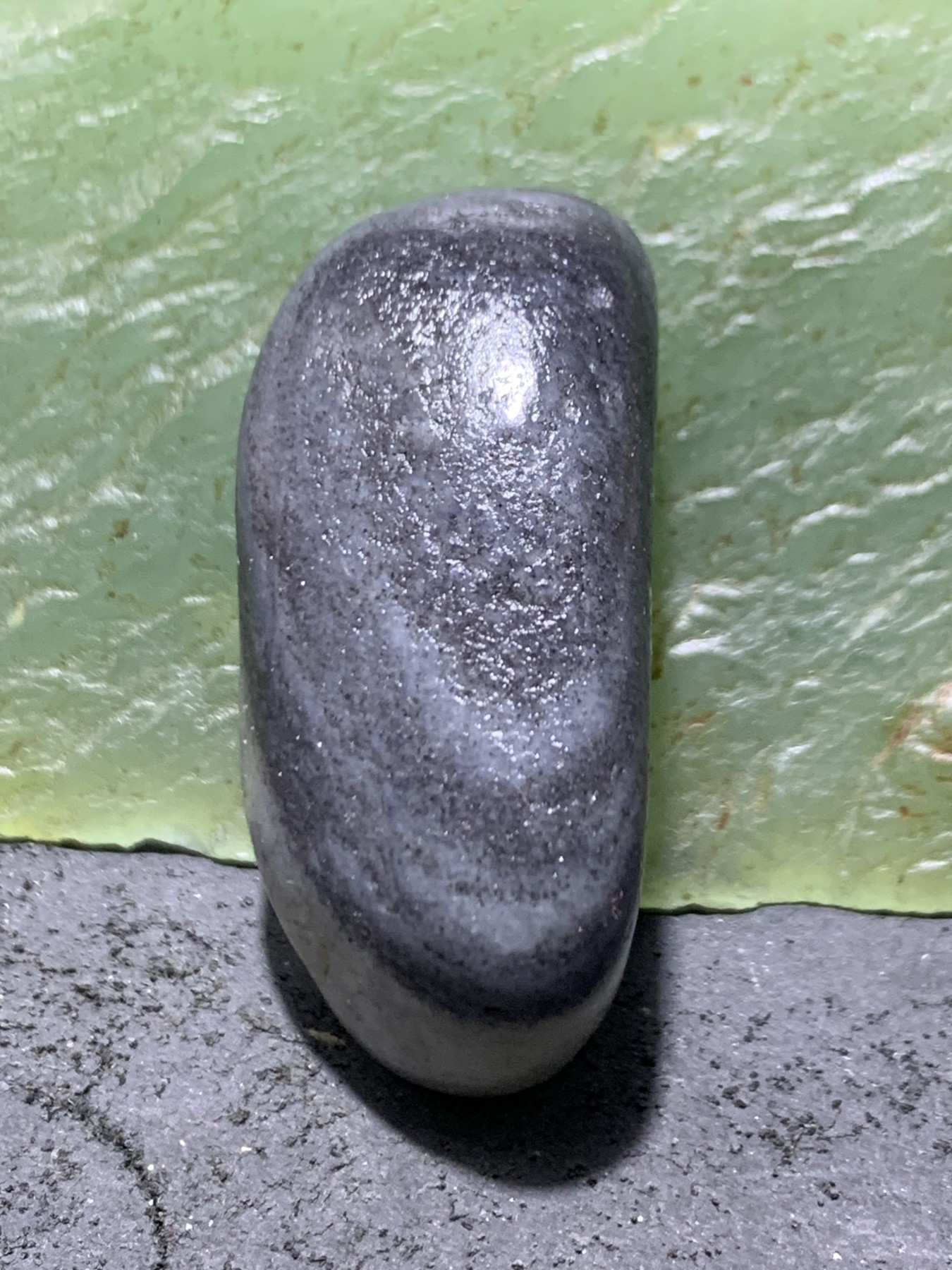 精美和田玉青花独籽一颗