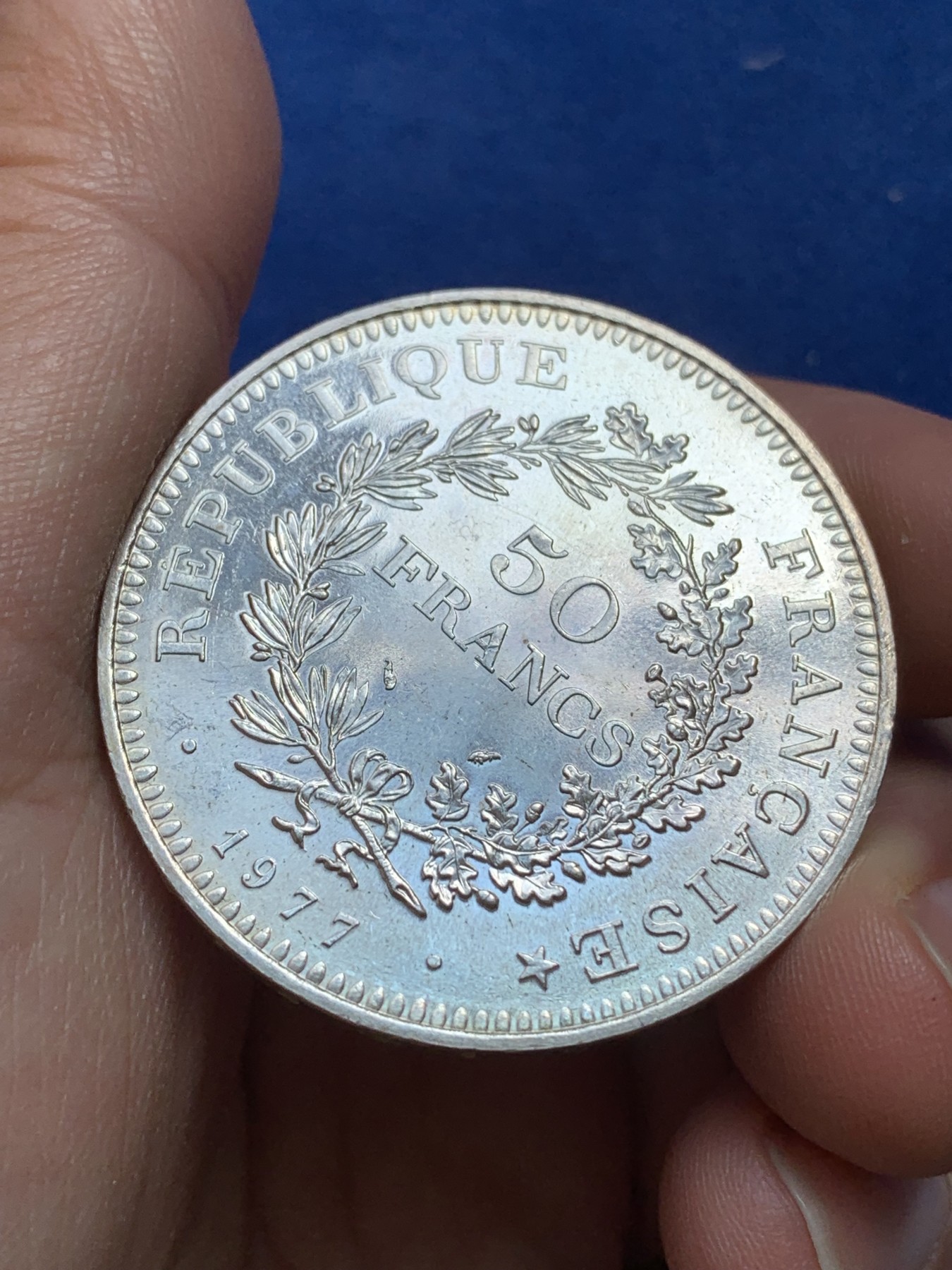 《竞宝斋》第218场-周日，周一 2场 (全场包邮) 法国1977年大力神50法郎银币 原光未使用品