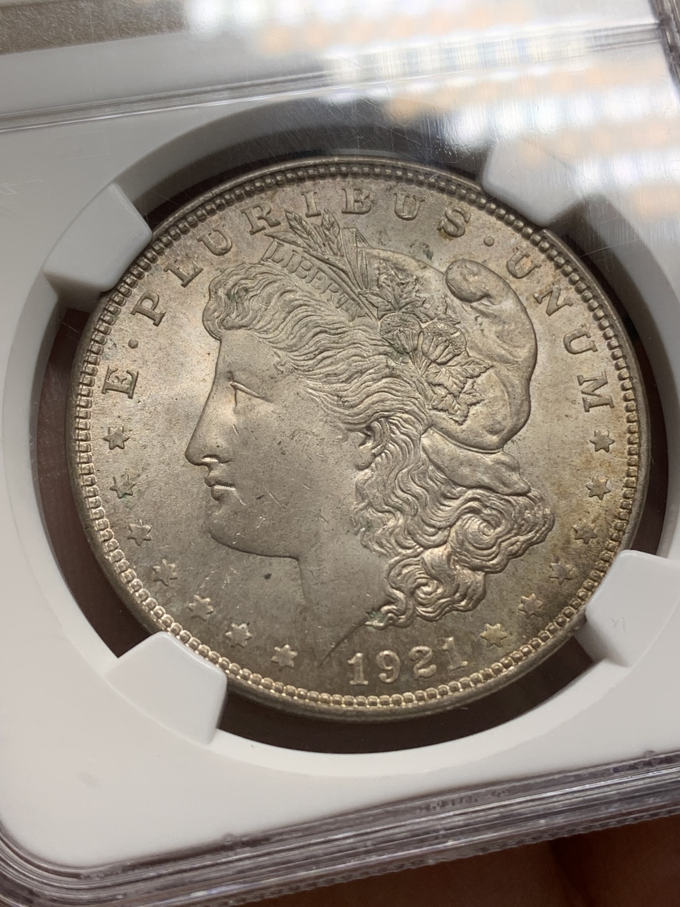 《竞宝斋》第218场-周日，周一 2场 (全场包邮) NGC-MS63 美国1921年摩根银币，原汁原味百年老包浆，包浆醇厚，状态极佳。