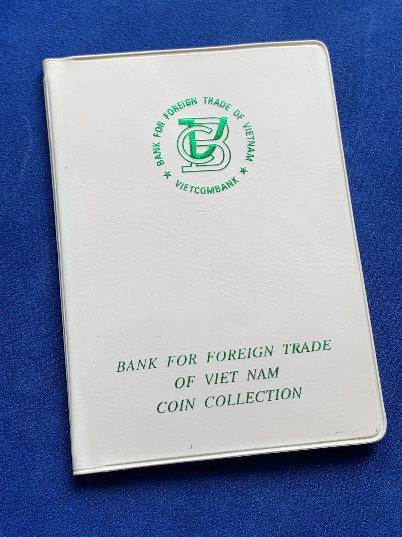 《竞宝斋》第218场-周日，周一 2场 (全场包邮) 越南 7枚装 套币 比较少见的装帧方式 年份 状态 请见图