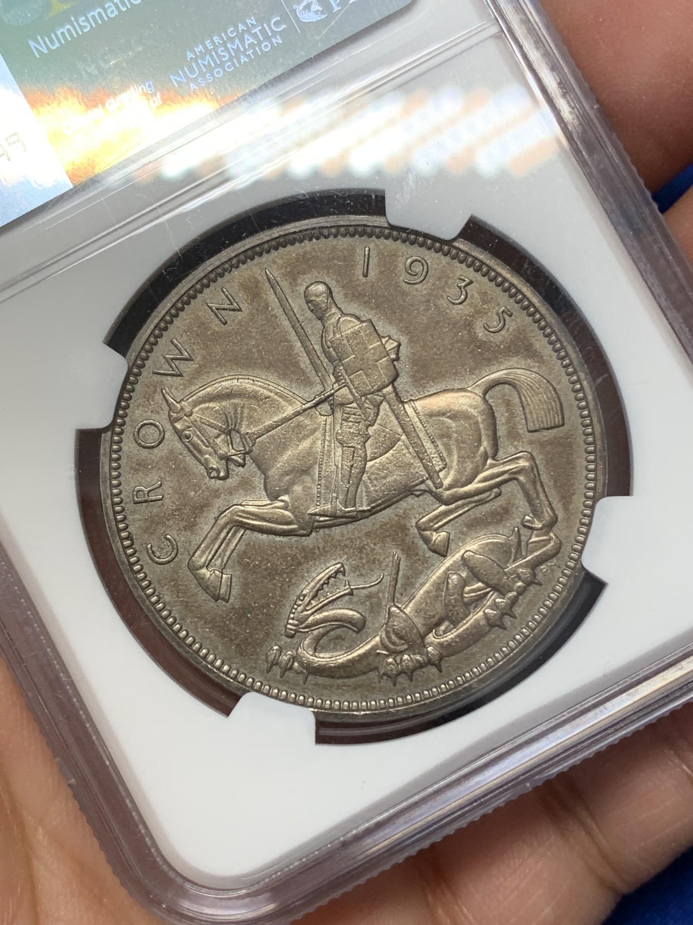 《竞宝斋》第218场-周日，周一 2场 (全场包邮) NGC AU55 英国 1935 乔治五世 木马剑 大银币 深彩包浆给分太难 整体非常好