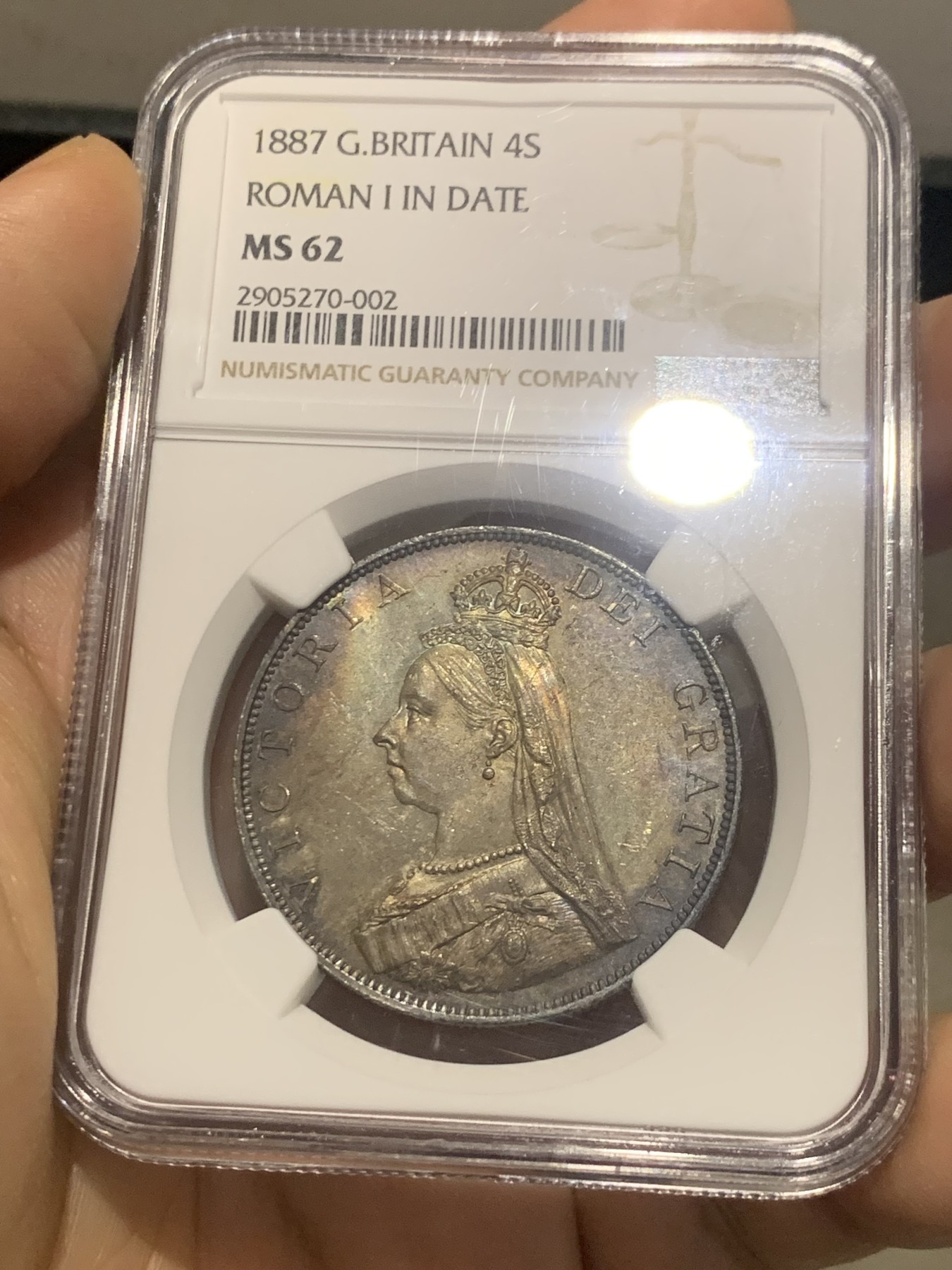 《竞宝斋》第218场-周日，周一 2场 (全场包邮) NGC MS62 1887年 英国维多利亚女王 高冠双弗洛林银币 罗马体版 镜面底板 酱彩包浆 无敌状态