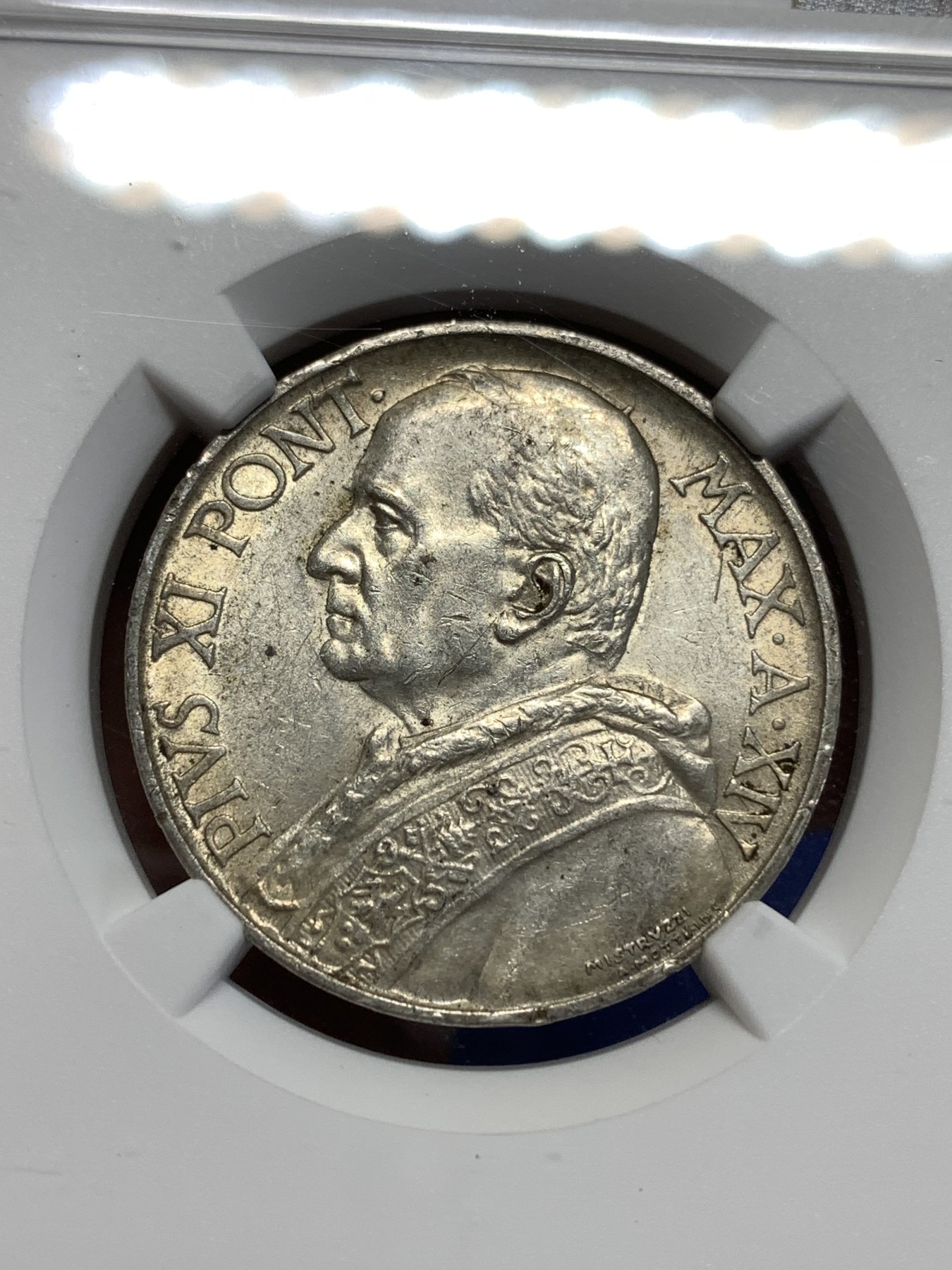 《竞宝斋》第218场-周日，周一 2场 (全场包邮) NGC-AU55 梵蒂冈1935年早期10里拉银币 圣母抱婴