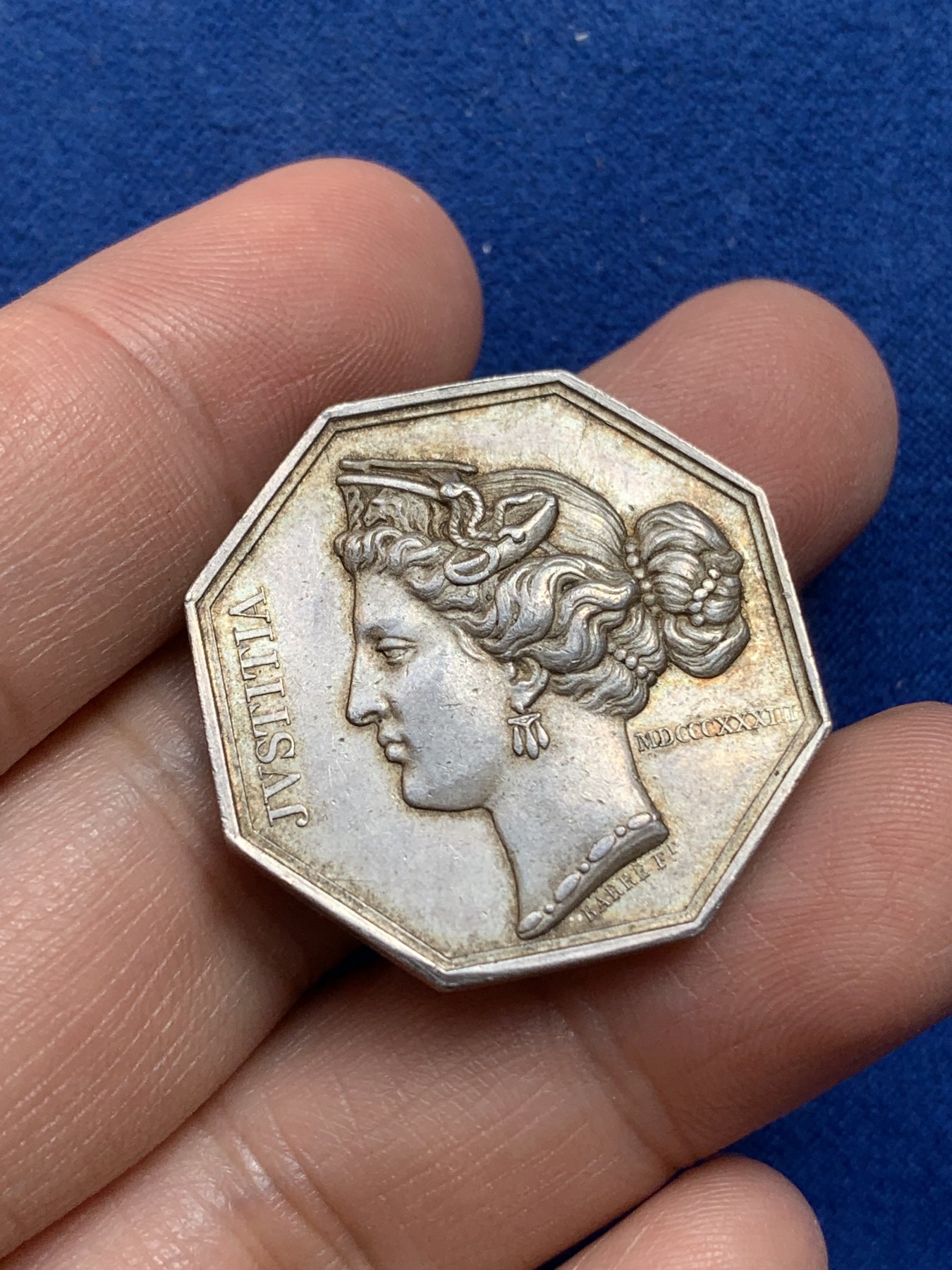 《竞宝斋》第218场-周日，周一 2场 (全场包邮) 法国1832-1841特鲁瓦地区公证银质八角代币 （稀少）对角32.8mm 13.3g 早期边铭油灯 原味包浆带彩