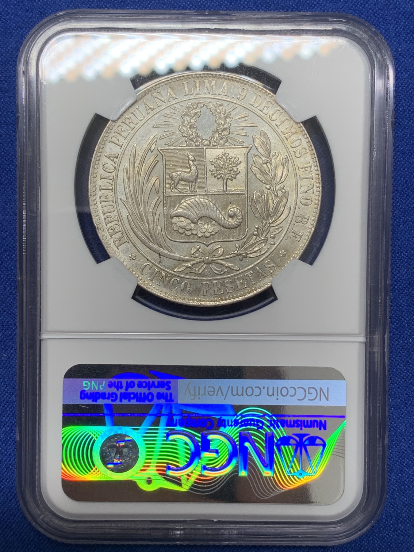 《竞宝斋》第218场-周日，周一 2场 (全场包邮) NGC MS62  1880秘鲁临时政府 单年版 5比塞塔大银币 底光好 细节出众