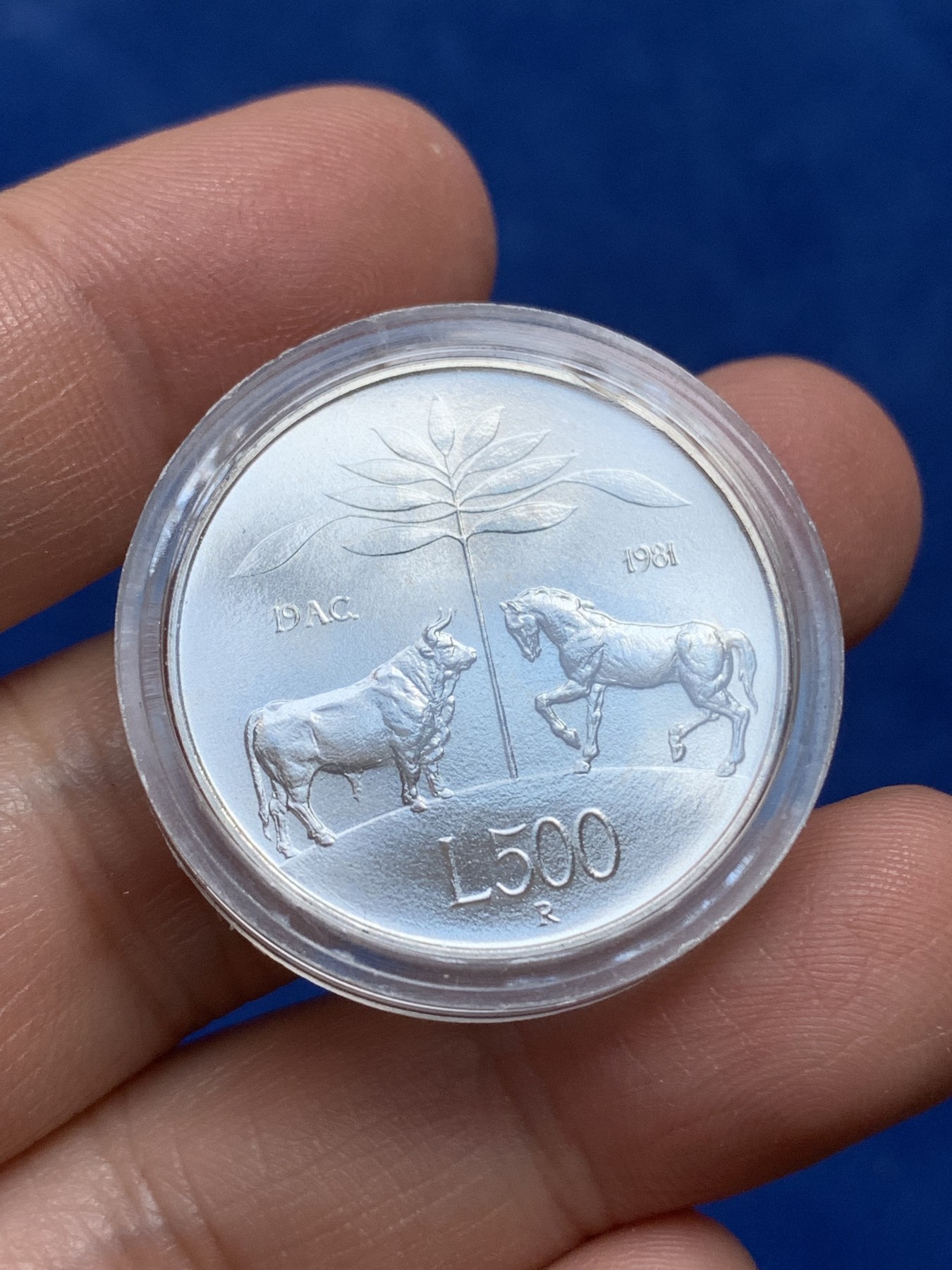 《竞宝斋》第218场-周日，周一 2场 (全场包邮) 意大利 1981年牛马500里拉银币