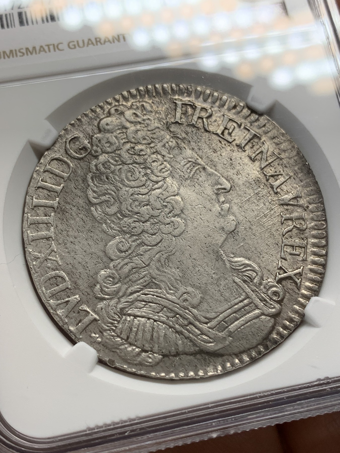 《竞宝斋》第218场-周日，周一 2场 (全场包邮) NGC UNCD 法国1709年路易十四埃居大银H拉罗切利铸币厂，很少出现的厂名。币身压印清晰流畅，银光闪现，几乎无减重痕迹。