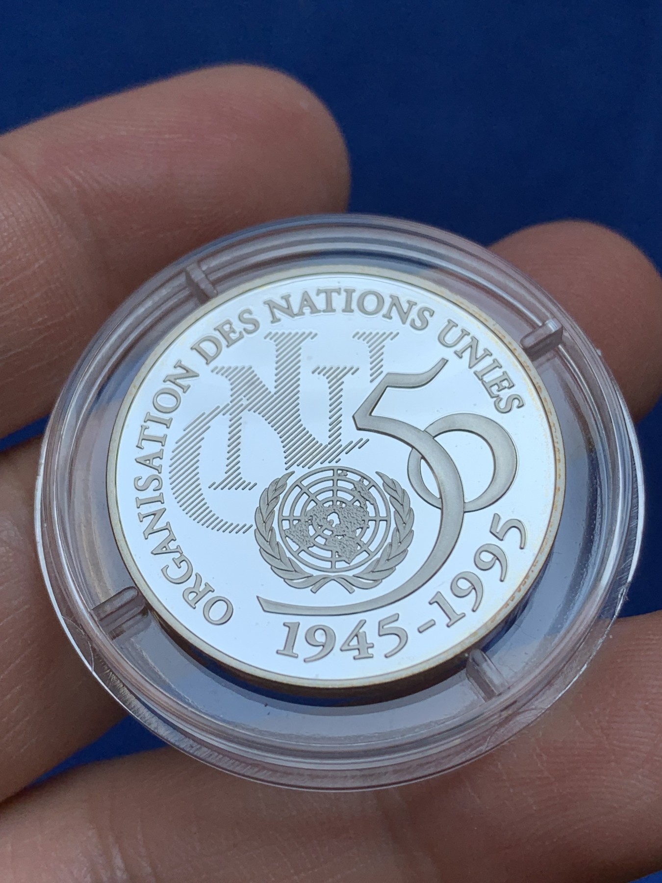 《竞宝斋》第218场-周日，周一 2场 (全场包邮) 法国1995年纪念联合国五十周年5法郎银币 900银 12克 29毫米