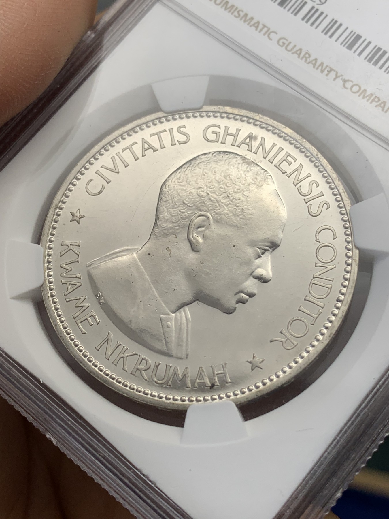 《竞宝斋》第218场-周日，周一 2场 (全场包邮) NGC-PF65 1958年加纳独立10先令大五星精制纪念银币，直径38mm，重28.28克，925银，发行量32691枚。镜面状态精制币，状态极佳，获得更高评分的数目6枚。