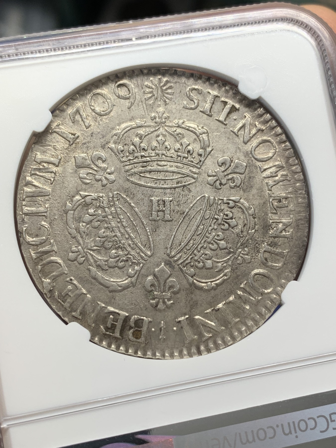 《竞宝斋》第218场-周日，周一 2场 (全场包邮) NGC UNCD 法国1709年路易十四埃居大银H拉罗切利铸币厂，很少出现的厂名。币身压印清晰流畅，银光闪现，几乎无减重痕迹。