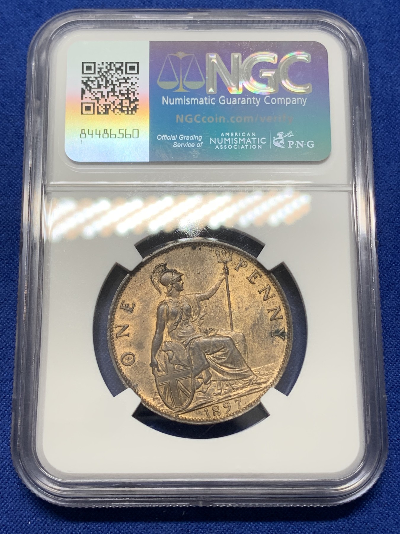 《竞宝斋》第218场-周日，周一 2场 (全场包邮) NGC MS64RB 1897年 英国维多利亚女王披纱1便士铜币 稀少低海平面版 带有不少原铜光