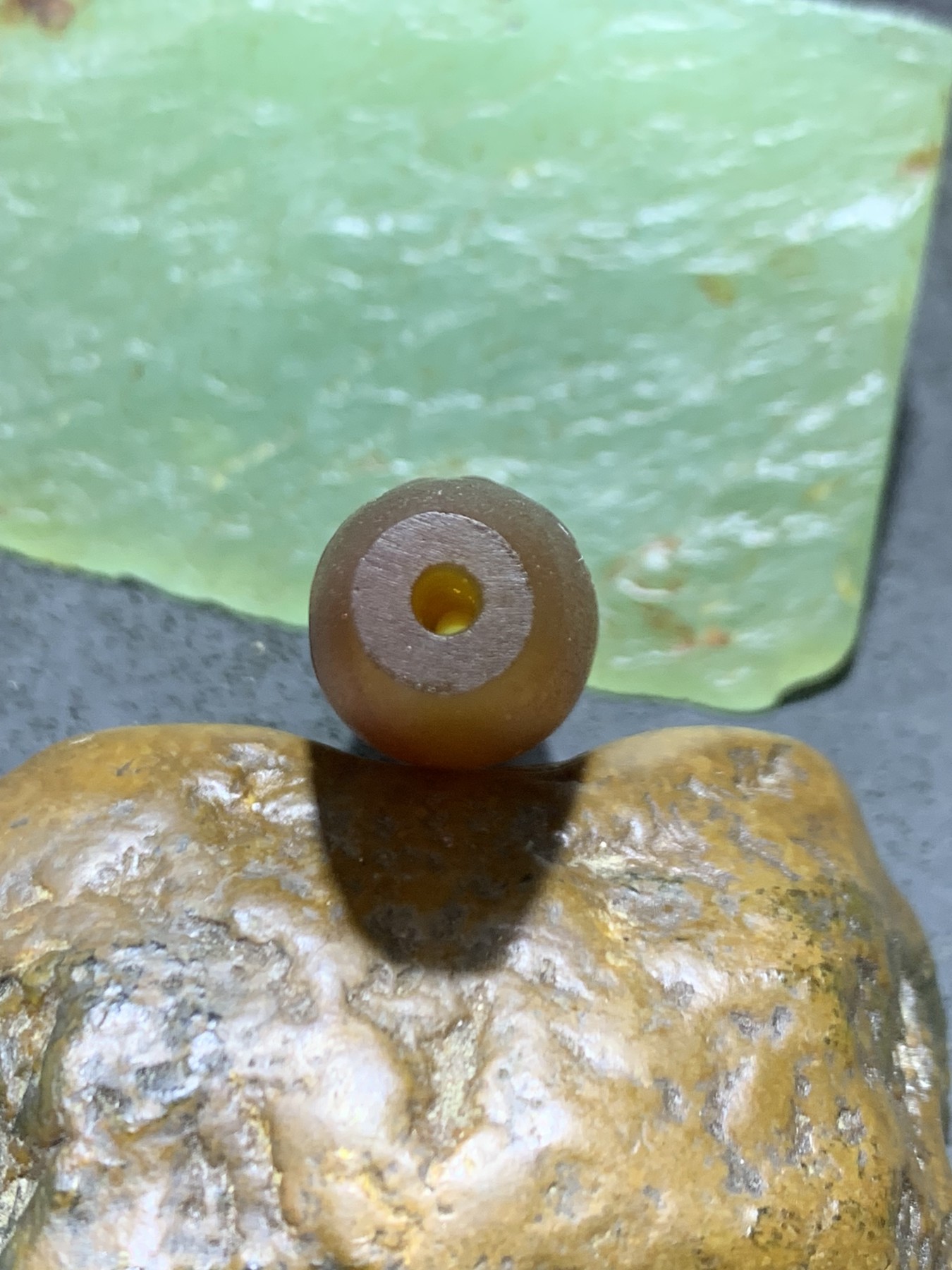 精美亚光高玉化糖料巴西玛瑙手工俏色巧雕荷花大桶珠一个！
