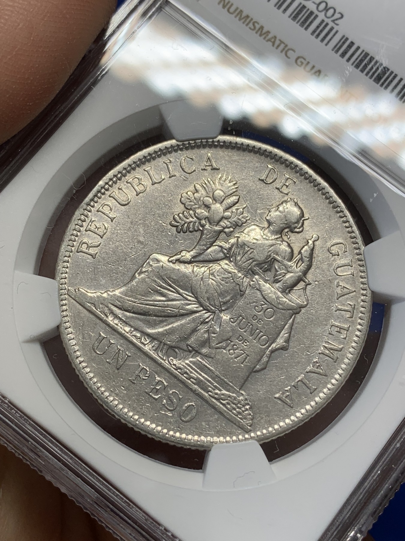 《竞宝斋》第218场-周日，周一 2场 (全场包邮) NGC-XF45 危地马拉 1894年 1比索 银币 中南美大热品种 设计精美