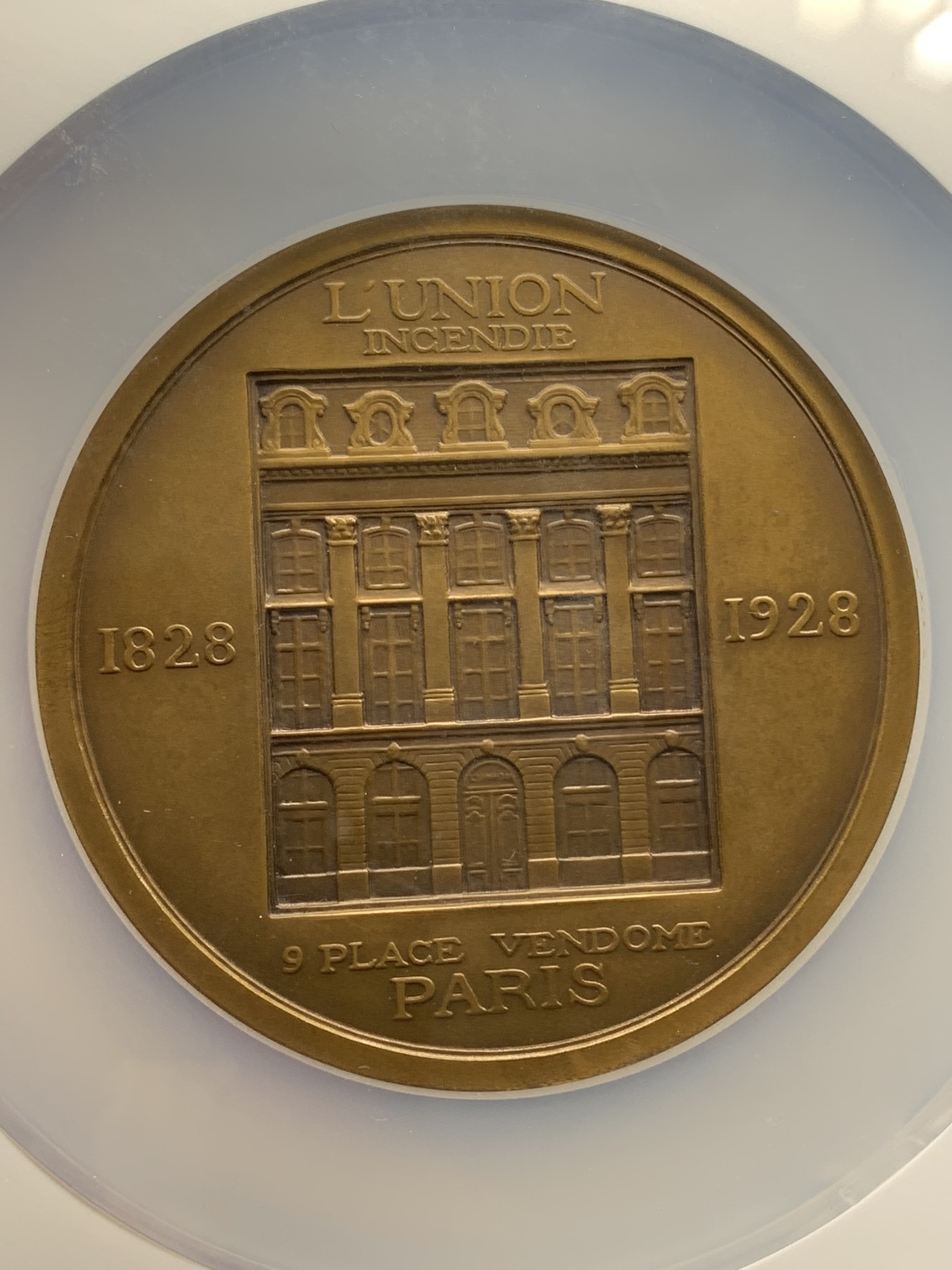 《竞宝斋》第218场-周日，周一 2场 (全场包邮) NGC-MS64BN 德国1928年火灾保险协会大铜章，古希腊风格女神矗立在世界地图前，两手联通大西洋两岸。风格磅礴大气，表现力十足。64顶级品质