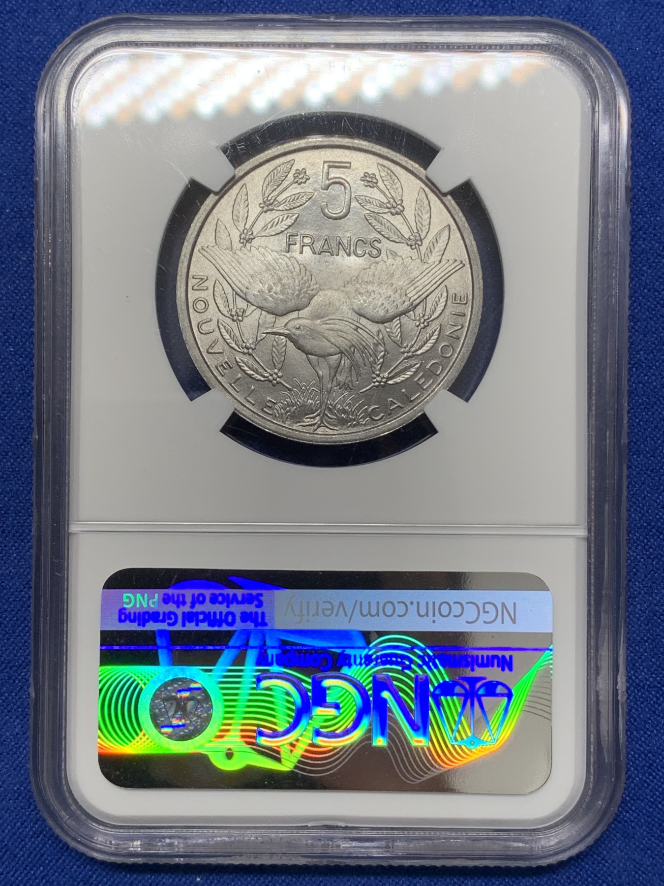 《竞宝斋》第218场-周日，周一 2场 (全场包邮) NGC-MS65 亚军分 法属新喀里多尼亚1952年5法郎大铝币，火炬女神+天堂鸟，双面设计亮眼。大尺寸铝币，65顶级品质，更高分仅2枚。