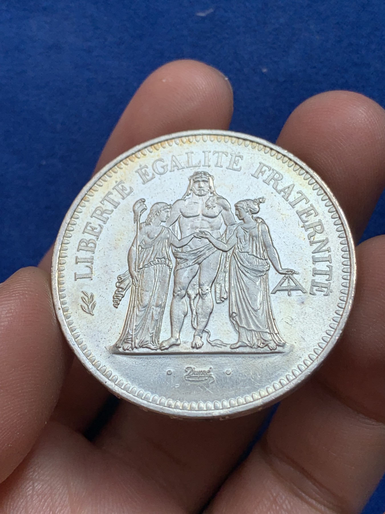 《竞宝斋》第218场-周日，周一 2场 (全场包邮) 法国1977年大力神50法郎银币 原光未使用品