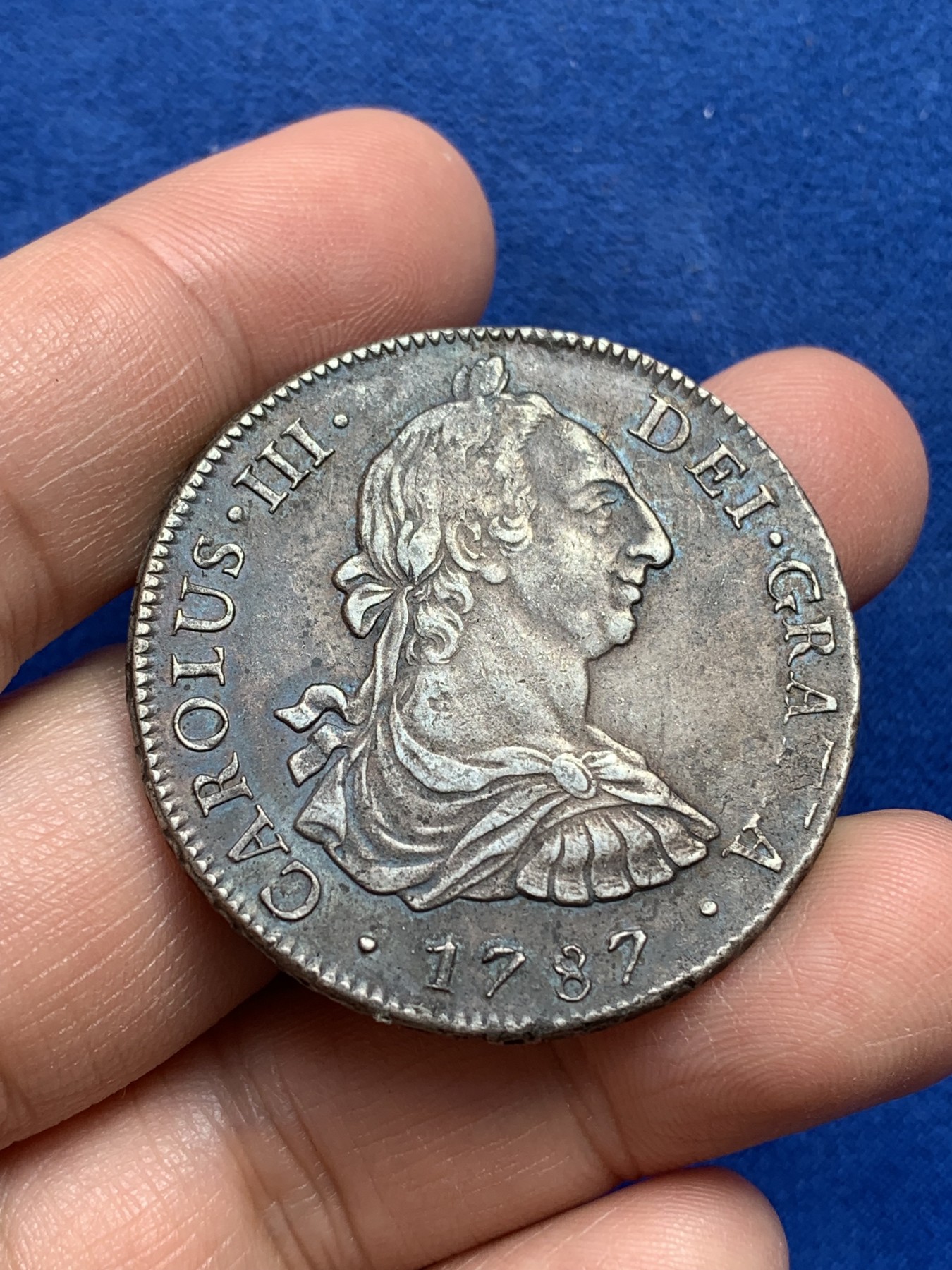 《竞宝斋》第218场-周日，周一 2场 (全场包邮) 秘鲁 1787 卡三 双柱 大银币 双面深彩包浆 背面中间1凹 状态非常好 见图