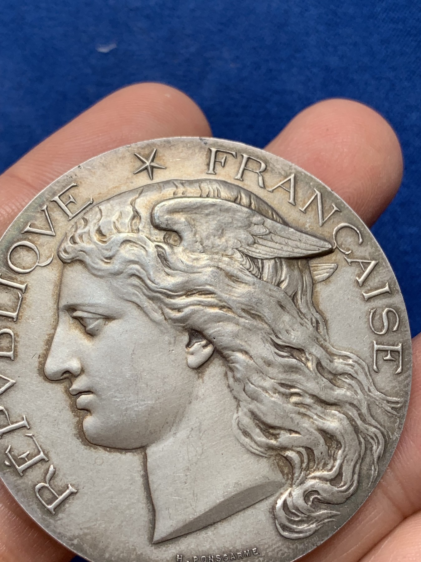 《竞宝斋》第218场-周日，周一 2场 (全场包邮) 1898墨丘利医学蛇大银章 50.4mm 68.3g 自然氧化 品相不错 边铭 丰饶角A(少见)