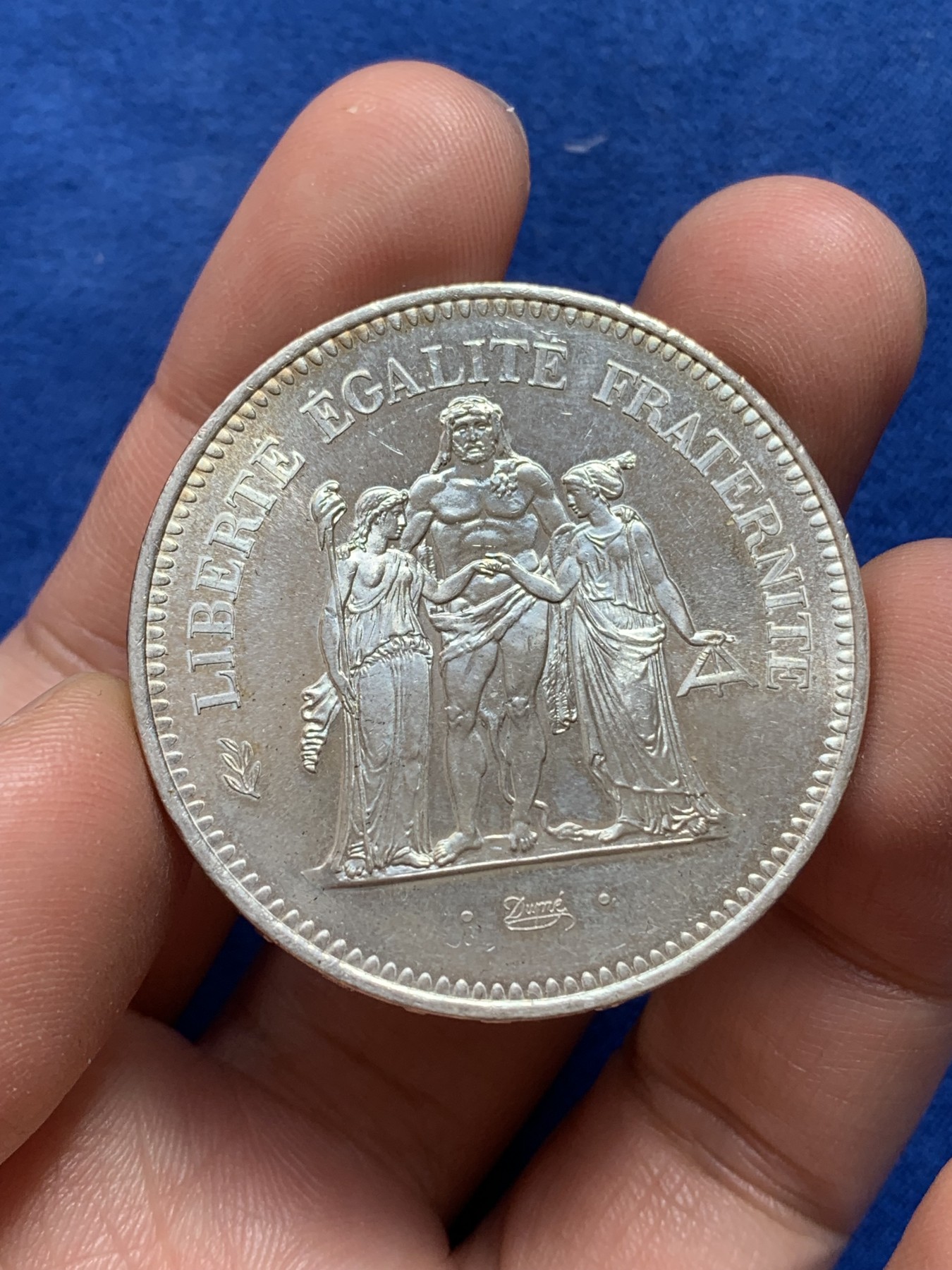 《竞宝斋》第218场-周日，周一 2场 (全场包邮) 法国1977年大力神50法郎银币 原光未使用品