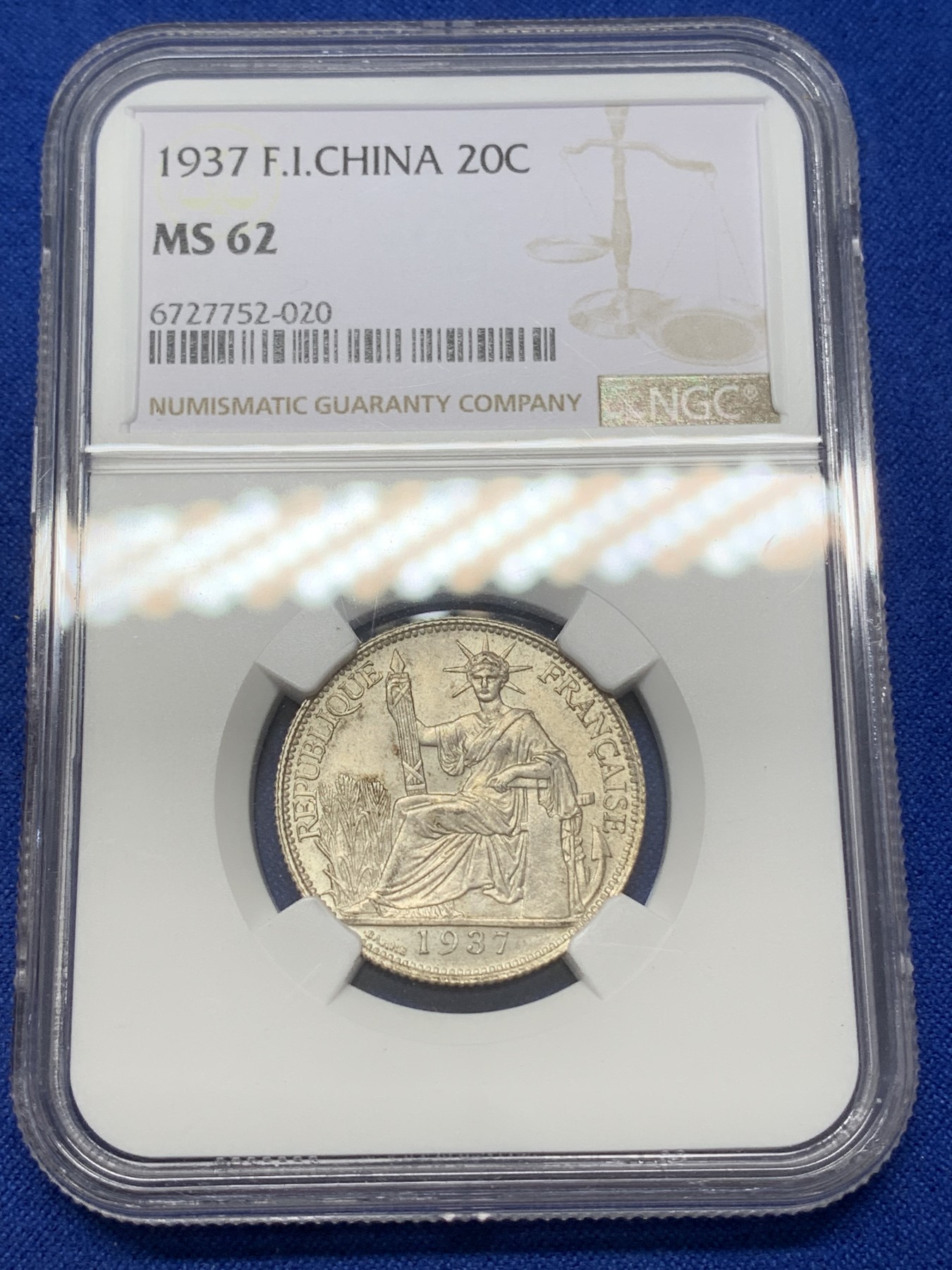 《竞宝斋》第218场-周日，周一 2场 (全场包邮) NGC MS62 1937年法属印支小坐洋20分银币 淡金彩包浆 小巧精致