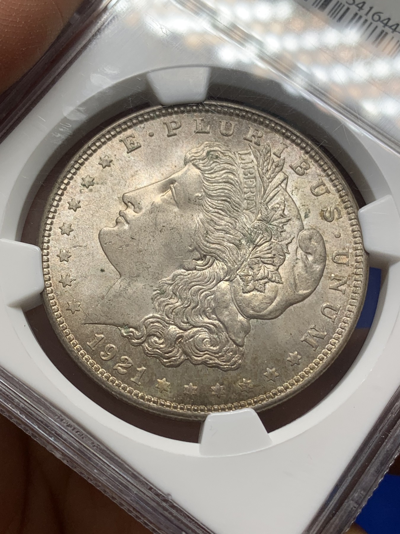 《竞宝斋》第218场-周日，周一 2场 (全场包邮) NGC-MS63 美国1921年摩根银币，原汁原味百年老包浆，包浆醇厚，状态极佳。