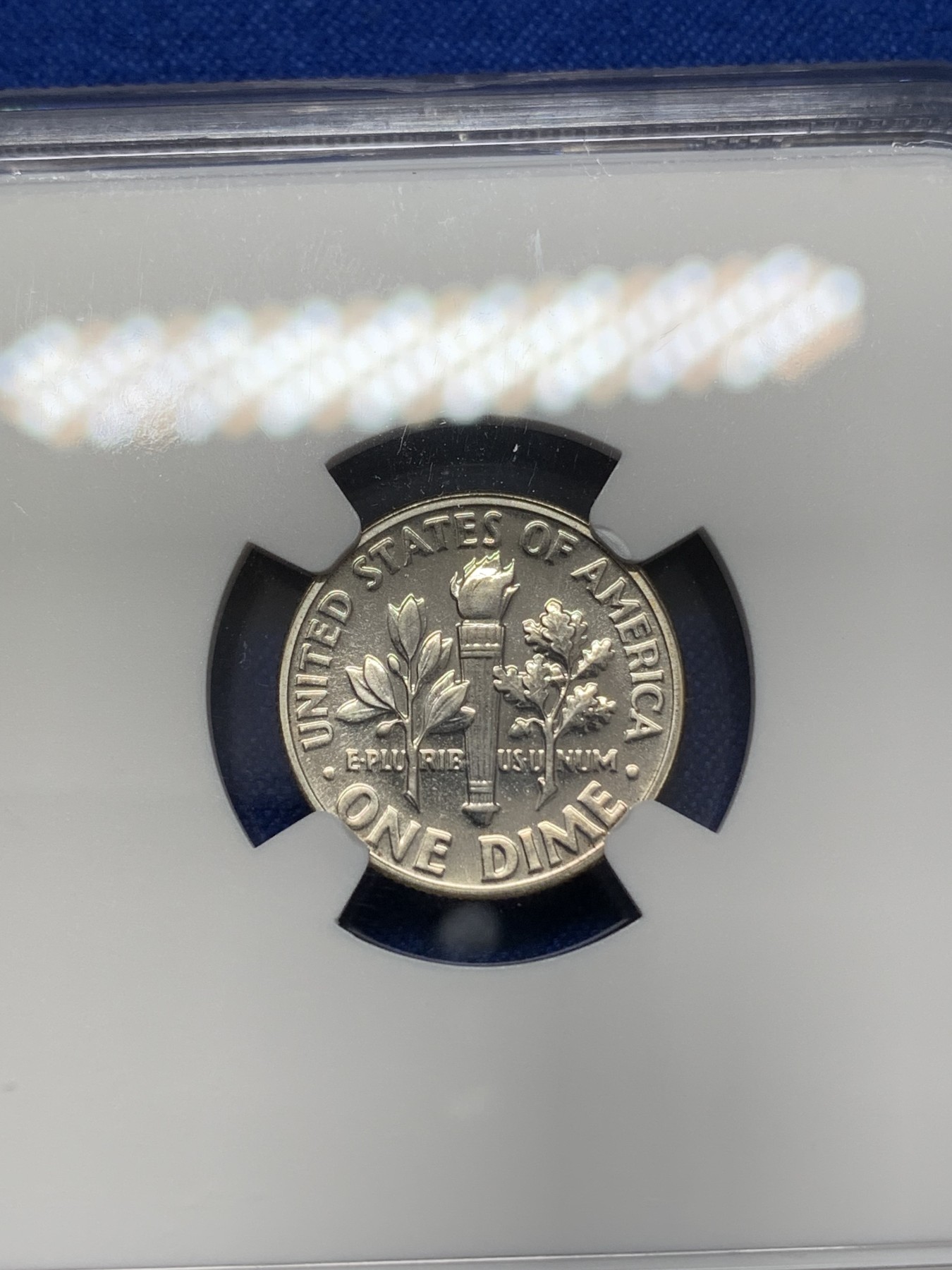 《竞宝斋》第218场-周日，周一 2场 (全场包邮) NGC-PF66 美国1957年罗斯福10美分精制银币，少见年份，比60年代的少多了，66分高分。