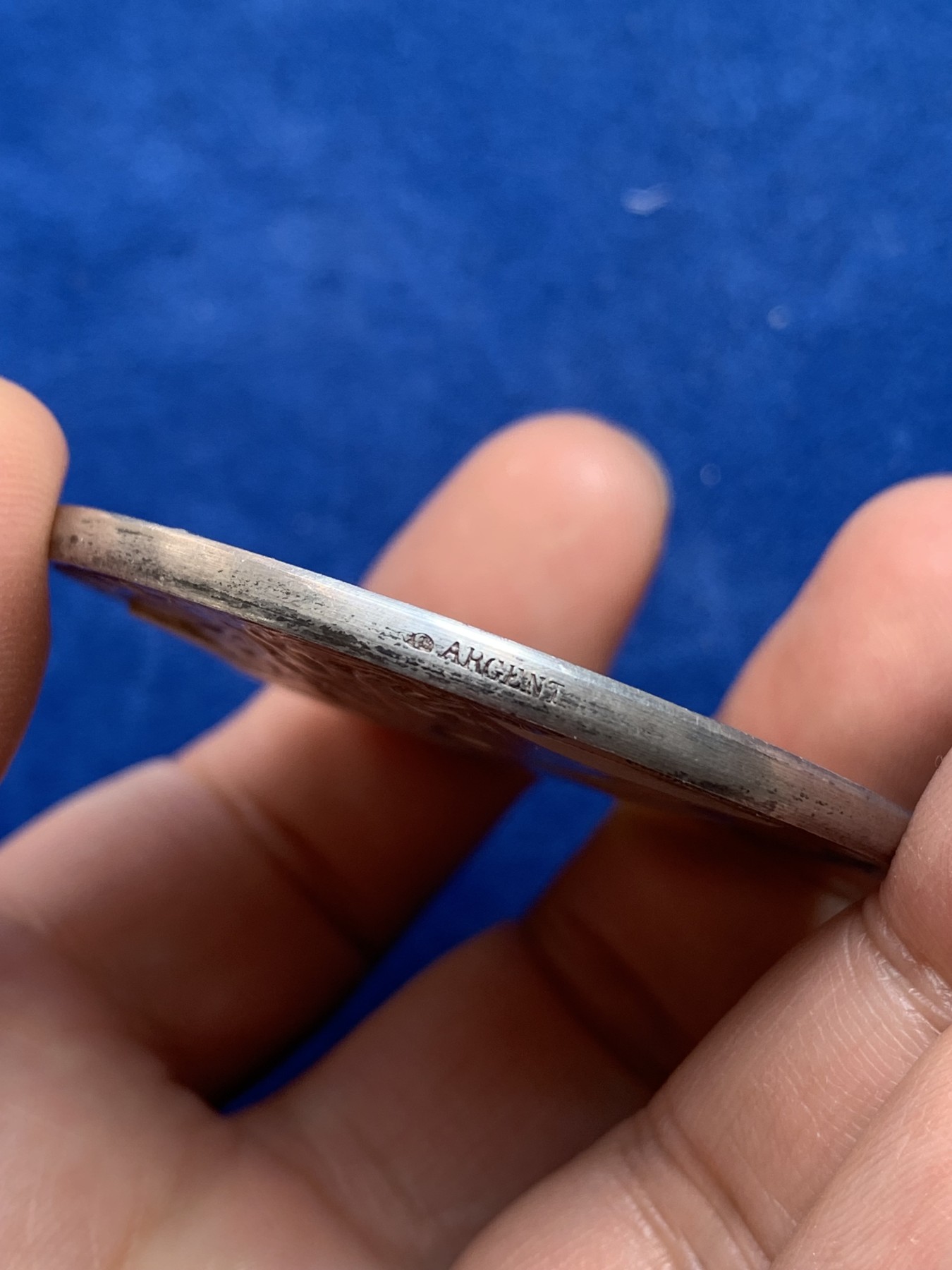 《竞宝斋》第218场-周日，周一 2场 (全场包邮) 1898墨丘利医学蛇大银章 50.4mm 68.3g 自然氧化 品相不错 边铭 丰饶角A(少见)