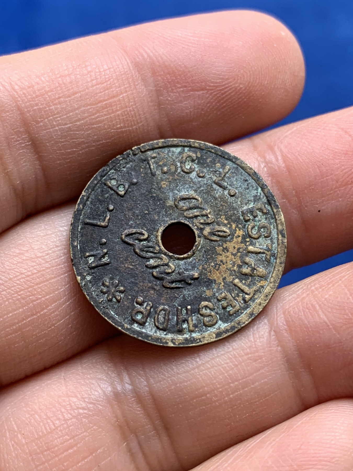 《竞宝斋》第218场-周日，周一 2场 (全场包邮) 英属北婆罗洲1889年洋元一分铜币，巧克力包浆+南洋北婆罗洲地区中孔兑货一仙铜代币，俗称“猪仔币”