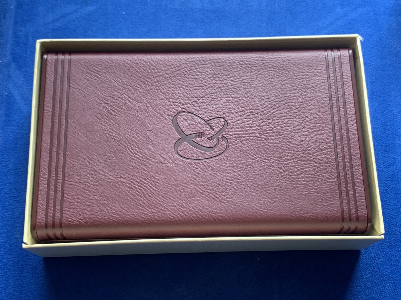 《竞宝斋》第218场-周日，周一 2场 (全场包邮) 2016年中国丙申猴年金银纪念套币两枚装 金币重3.11克999金 银币重30克999银