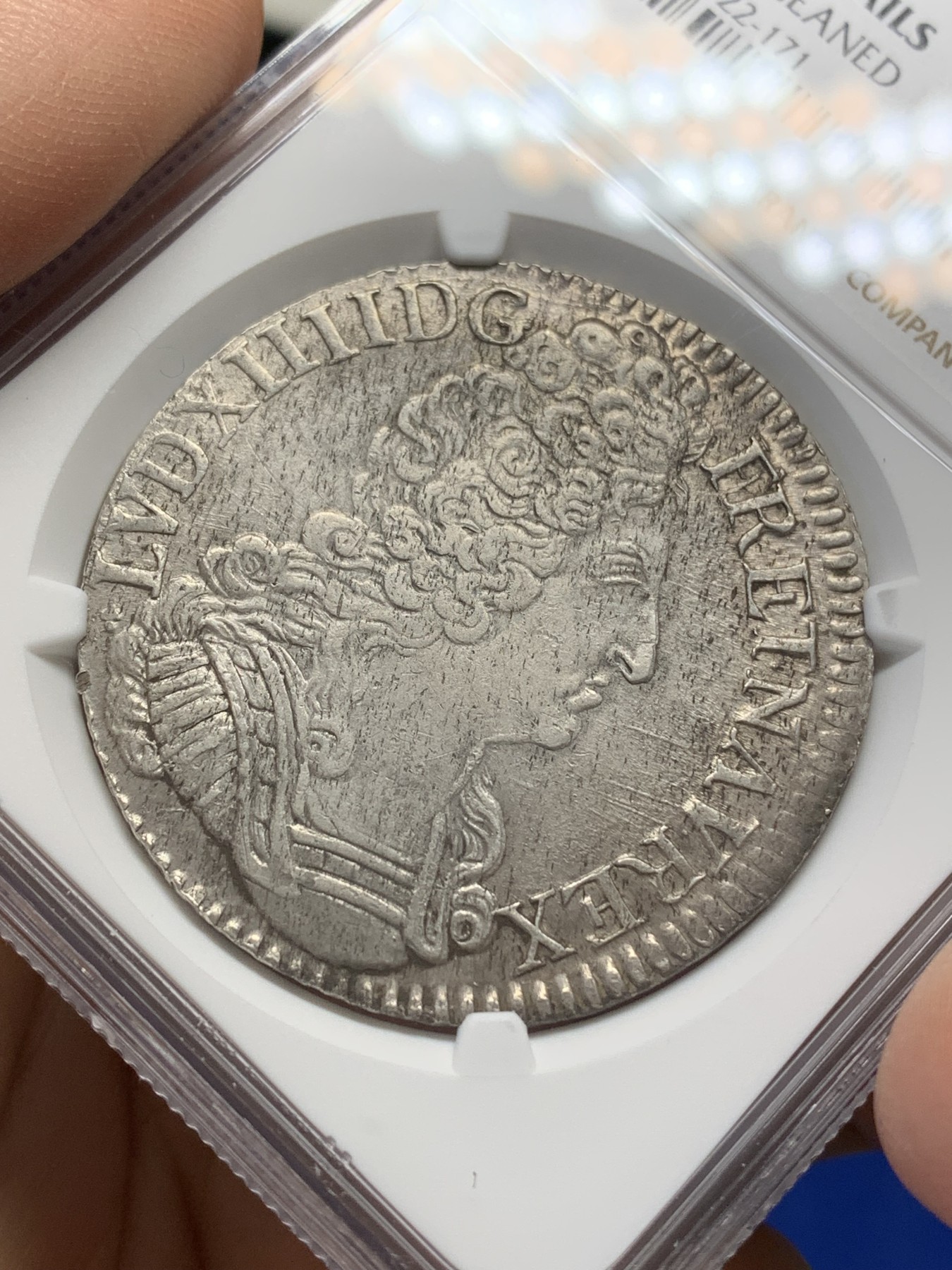 《竞宝斋》第218场-周日，周一 2场 (全场包邮) NGC UNCD 法国1709年路易十四埃居大银H拉罗切利铸币厂，很少出现的厂名。币身压印清晰流畅，银光闪现，几乎无减重痕迹。